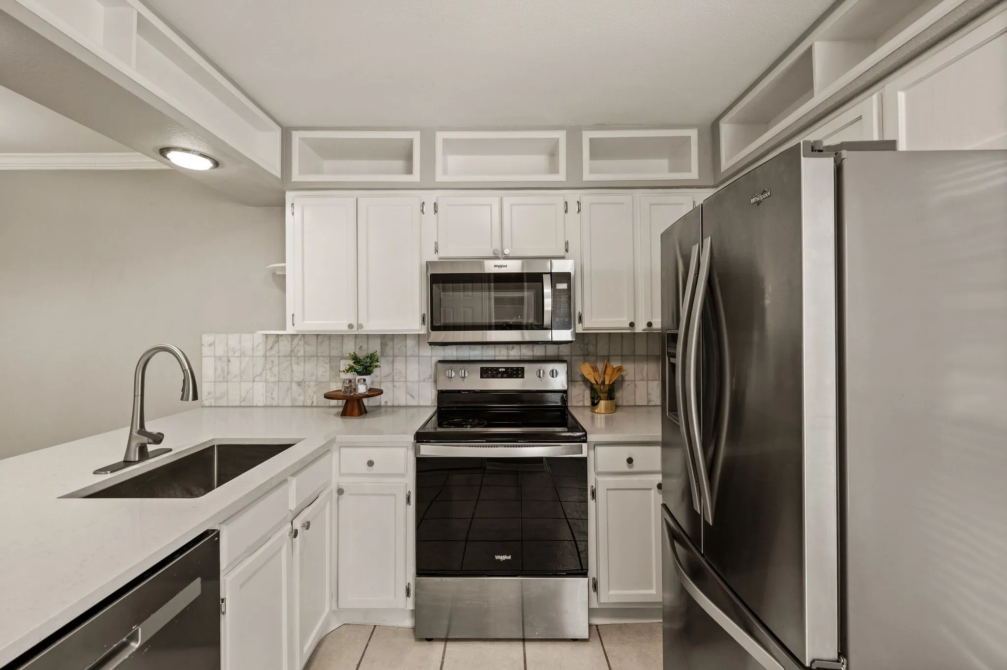 Condominium For Sale in Tarrant County , 2320 Torrington Drive C, Arlington, Texas 76012, 1 Bedroom, 2 Bathroom, Garage spaces, 851 Sqft, built in 1981, mls#21334921, Real Estate Agent in Arlington, Homes For Sale in Tarrant county, Homes For Sale in Arlington, Realtor in Arlington Texas, Real Estate Brokerage Independent Realty Texas, Luminita Cordes Realtor
