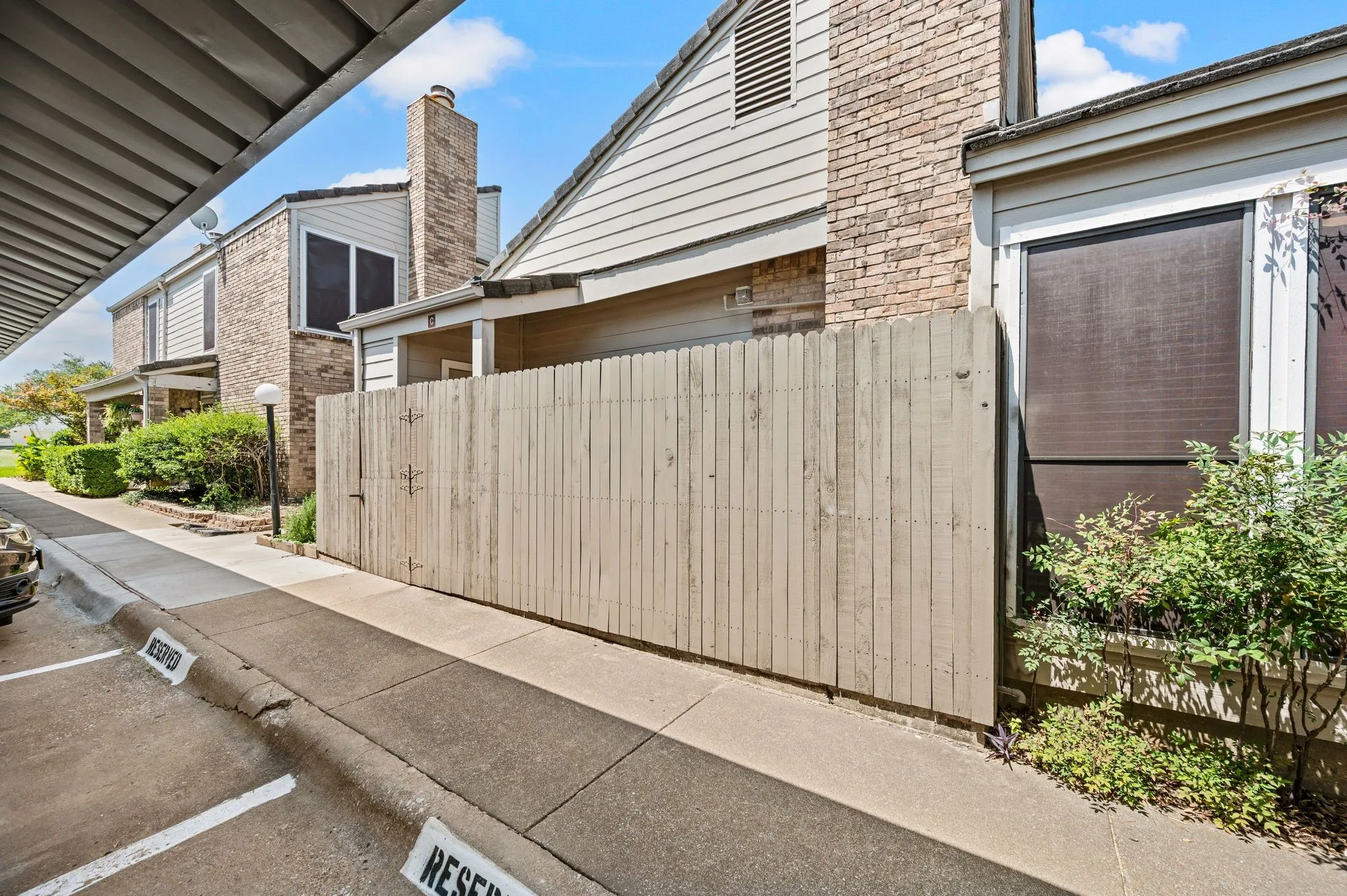 Condominium For Sale in Tarrant County , 2320 Torrington Drive C, Arlington, Texas 76012, 1 Bedroom, 2 Bathroom, Garage spaces, 851 Sqft, built in 1981, mls#21334921, Real Estate Agent in Arlington, Homes For Sale in Tarrant county, Homes For Sale in Arlington, Realtor in Arlington Texas, Real Estate Brokerage Independent Realty Texas, Luminita Cordes Realtor