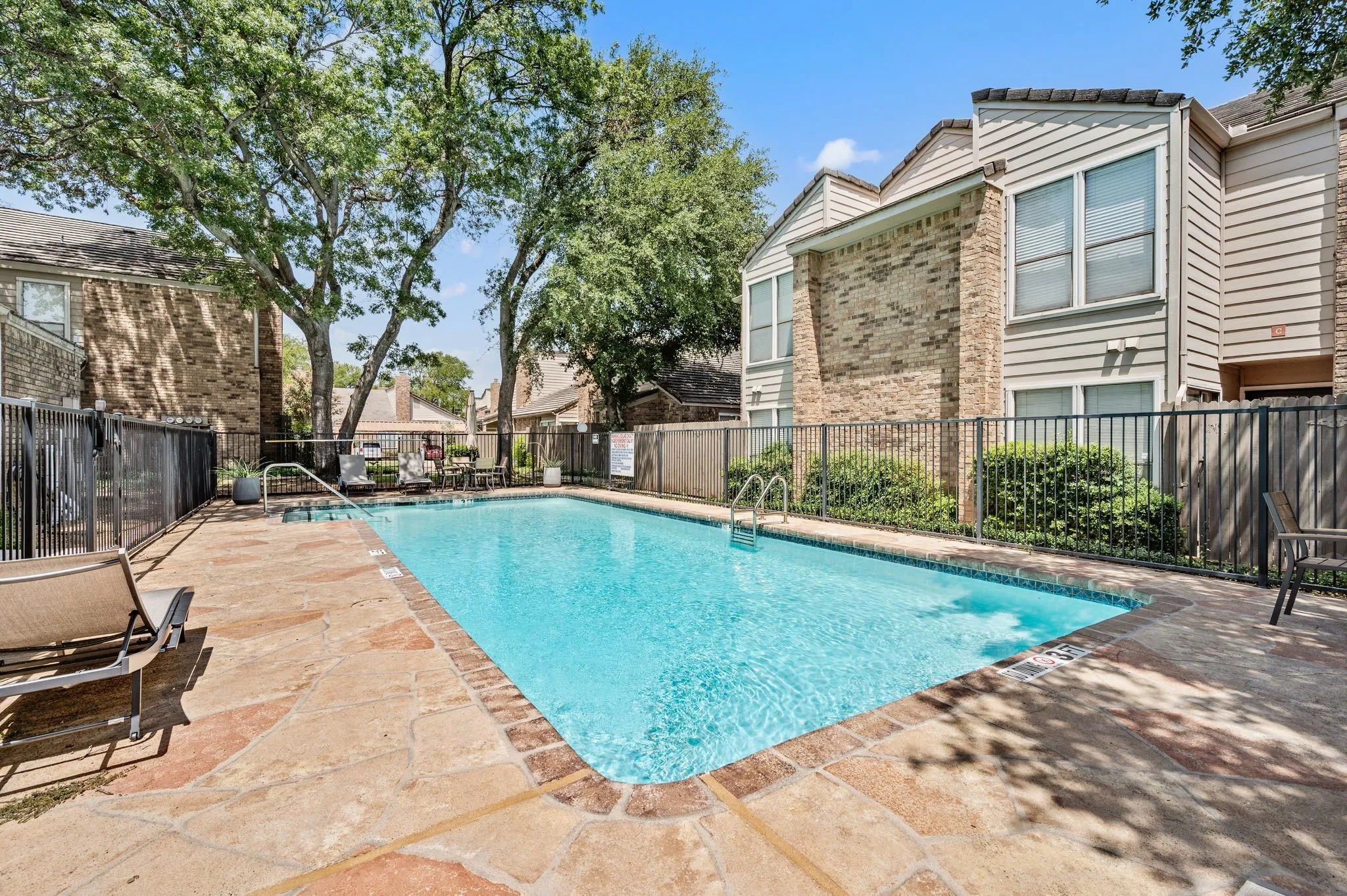 Condominium For Sale in Tarrant County , 2320 Torrington Drive C, Arlington, Texas 76012, 1 Bedroom, 2 Bathroom, Garage spaces, 851 Sqft, built in 1981, mls#21334921, Real Estate Agent in Arlington, Homes For Sale in Tarrant county, Homes For Sale in Arlington, Realtor in Arlington Texas, Real Estate Brokerage Independent Realty Texas, Luminita Cordes Realtor