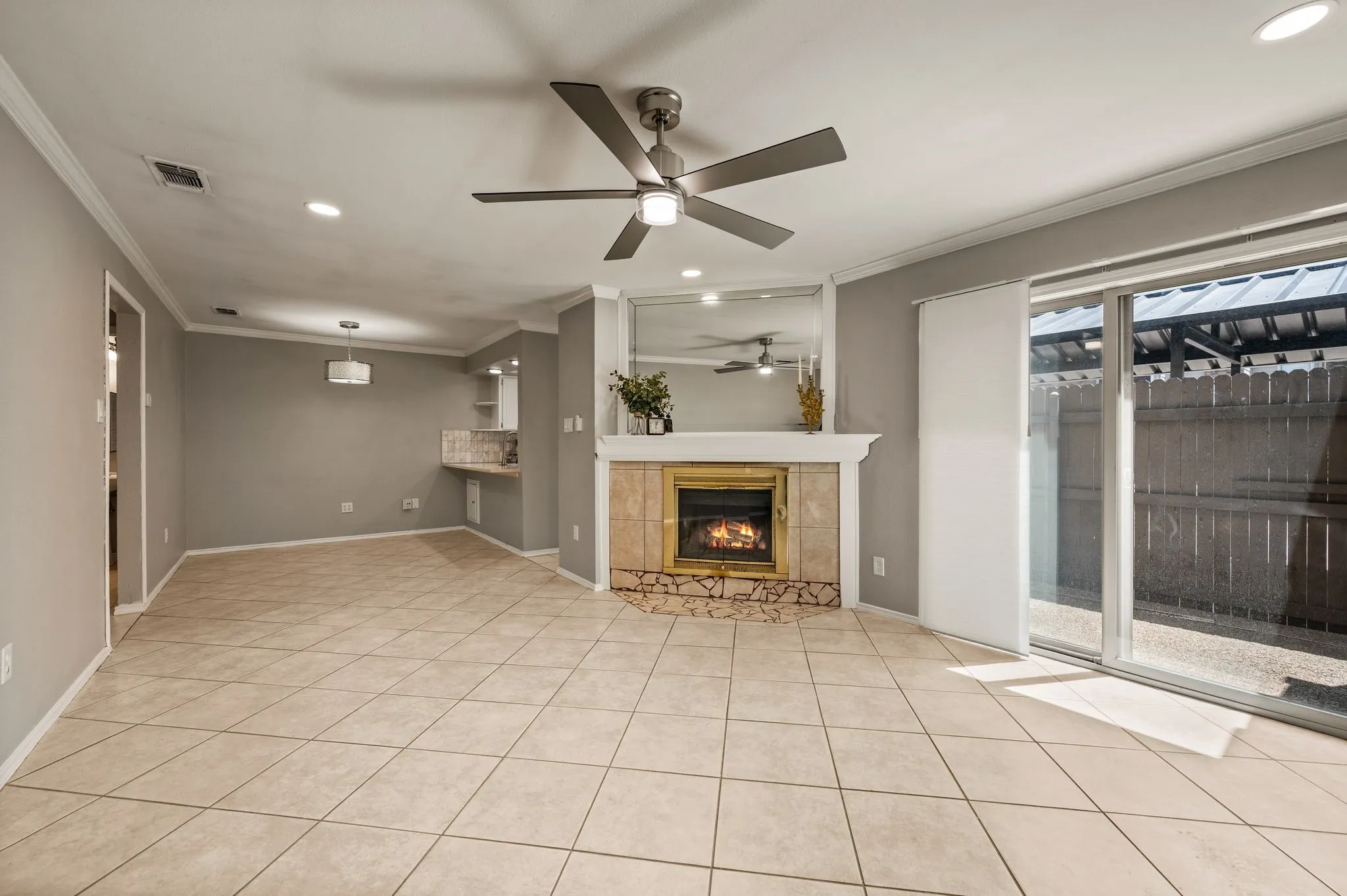 Condominium For Sale in Tarrant County , 2320 Torrington Drive C, Arlington, Texas 76012, 1 Bedroom, 2 Bathroom, Garage spaces, 851 Sqft, built in 1981, mls#21334921, Real Estate Agent in Arlington, Homes For Sale in Tarrant county, Homes For Sale in Arlington, Realtor in Arlington Texas, Real Estate Brokerage Independent Realty Texas, Luminita Cordes Realtor