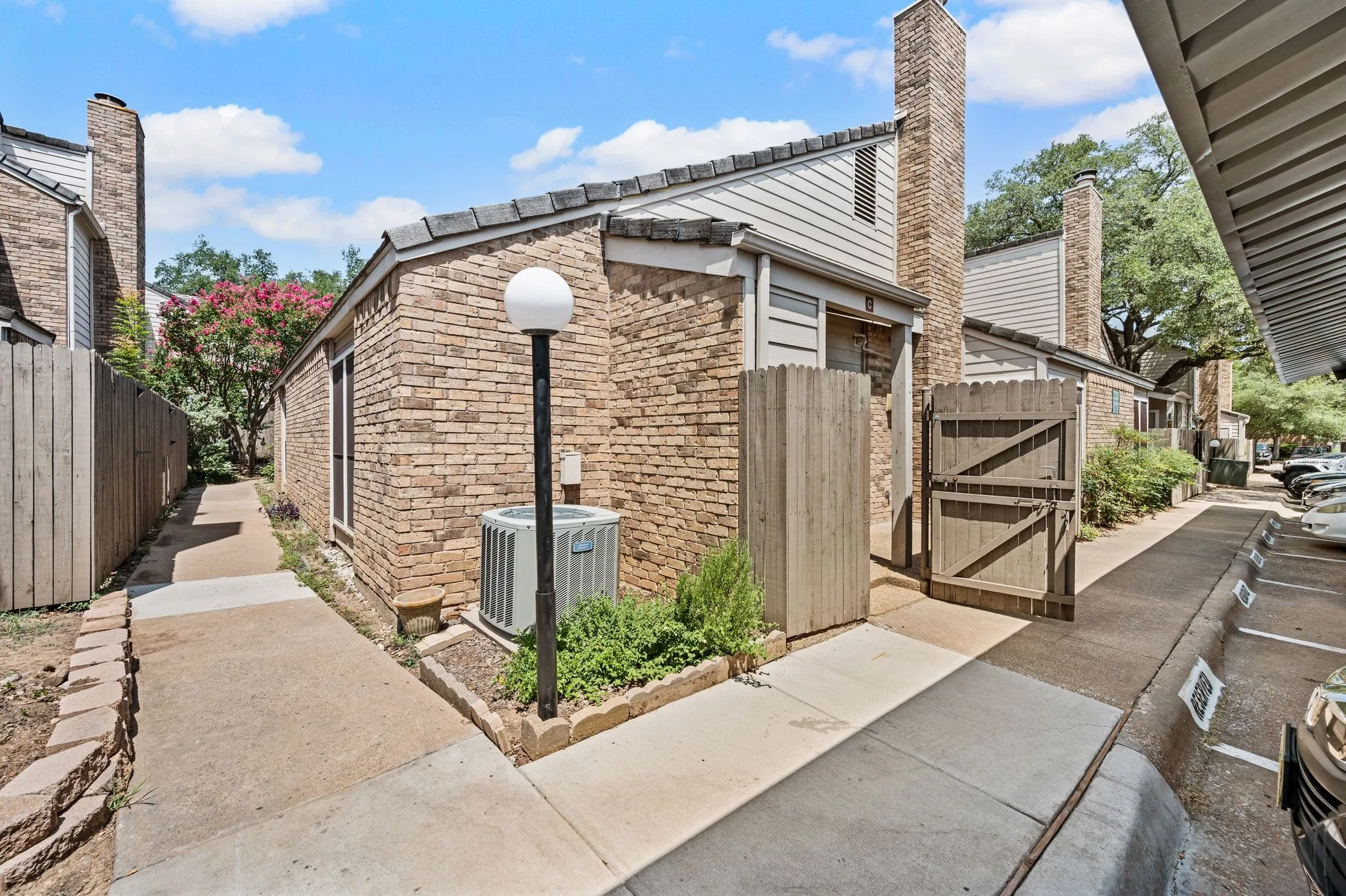 Condominium For Sale in Tarrant County , 2320 Torrington Drive C, Arlington, Texas 76012, 1 Bedroom, 2 Bathroom, Garage spaces, 851 Sqft, built in 1981, mls#21334921, Real Estate Agent in Arlington, Homes For Sale in Tarrant county, Homes For Sale in Arlington, Realtor in Arlington Texas, Real Estate Brokerage Independent Realty Texas, Luminita Cordes Realtor