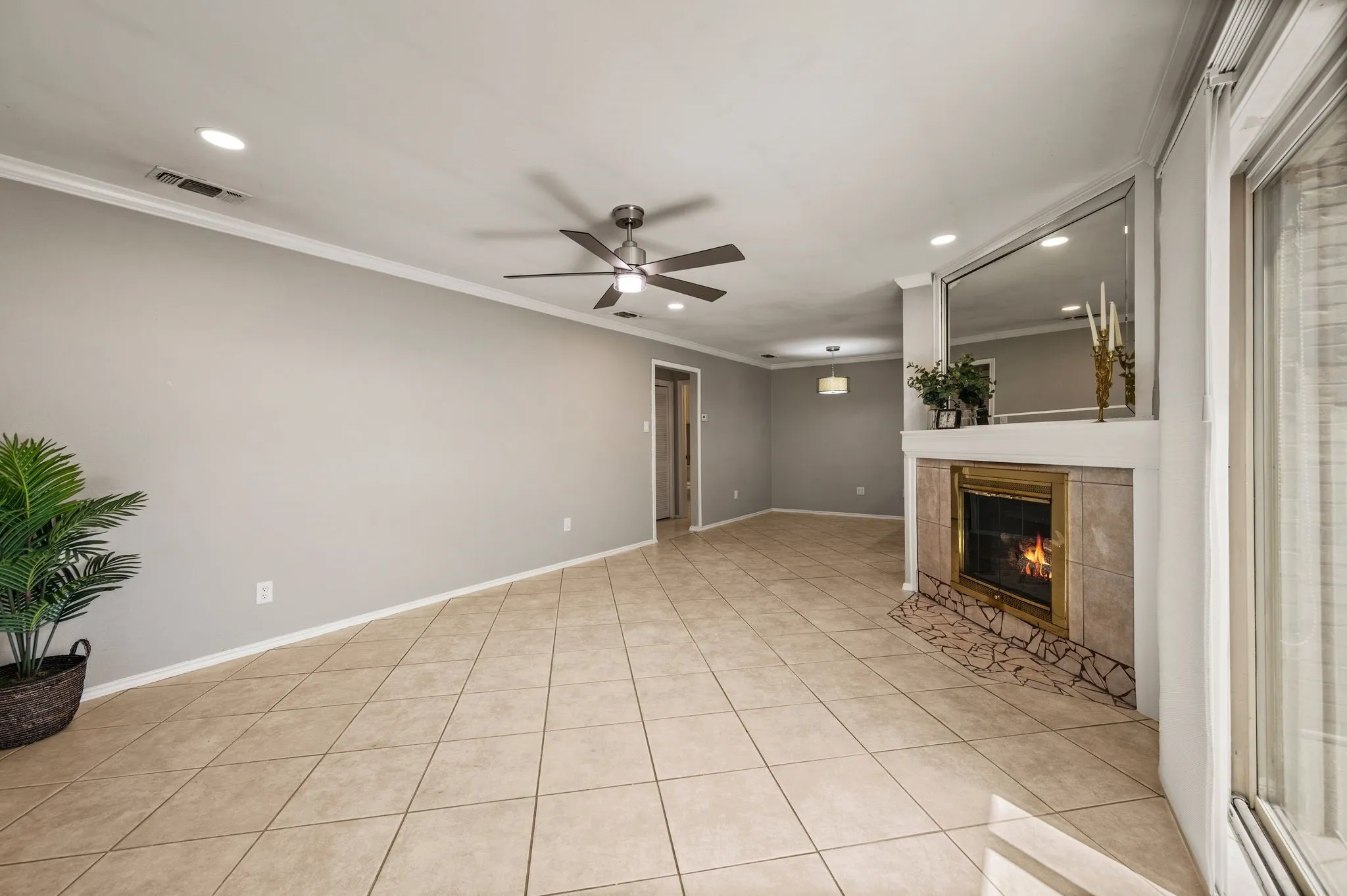Condominium For Sale in Tarrant County , 2320 Torrington Drive C, Arlington, Texas 76012, 1 Bedroom, 2 Bathroom, Garage spaces, 851 Sqft, built in 1981, mls#21334921, Real Estate Agent in Arlington, Homes For Sale in Tarrant county, Homes For Sale in Arlington, Realtor in Arlington Texas, Real Estate Brokerage Independent Realty Texas, Luminita Cordes Realtor