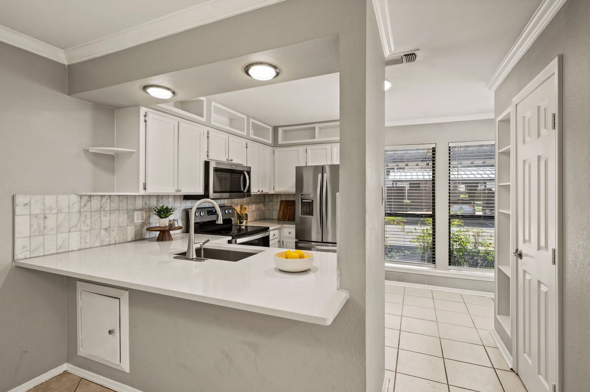 Condominium For Sale in Tarrant County , 2320 Torrington Drive C, Arlington, Texas 76012, 1 Bedroom, 2 Bathroom, Garage spaces, 851 Sqft, built in 1981, mls#21334921, Real Estate Agent in Arlington, Homes For Sale in Tarrant county, Homes For Sale in Arlington, Realtor in Arlington Texas, Real Estate Brokerage Independent Realty Texas, Luminita Cordes Realtor