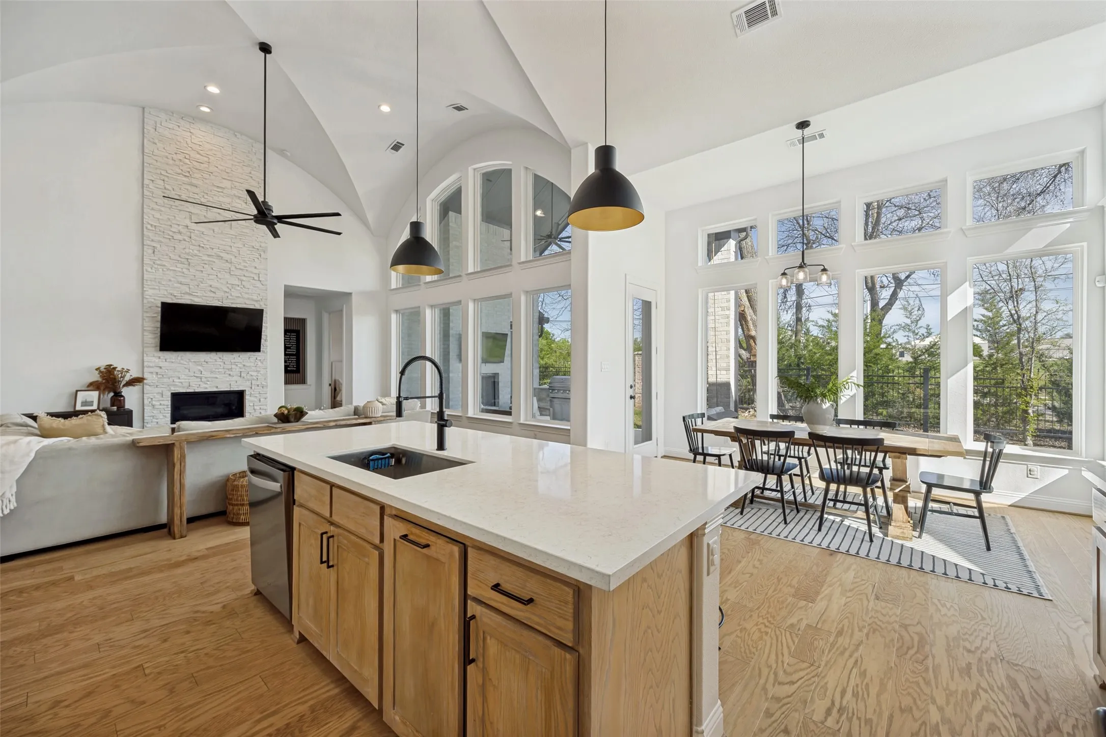 Single Family Residence For Sale in Collin County , 1516 Portico Place, Mc Kinney, Texas 75069, 5 Bedroom, 4 Bathroom, 2 Garage spaces, 3,196 Sqft, built in 2023, mls#21345795, Real Estate Agent in Mc Kinney, Homes For Sale in Collin county, Homes For Sale in Mc Kinney, Realtor in Mc Kinney Texas, Real Estate Brokerage Independent Realty Texas, Luminita Cordes Realtor