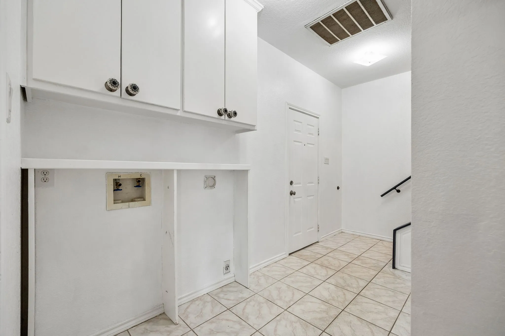 Single Family Residence For Sale in Johnson County , 2412 Chickering Road, Cleburne, Texas 76031, 6 Bedroom, 5 Bathroom, 2 Garage spaces, 4,299 Sqft, built in 2001, mls#21345938, Real Estate Agent in Cleburne, Homes For Sale in Johnson county, Homes For Sale in Cleburne, Realtor in Cleburne Texas, Real Estate Brokerage Independent Realty Texas, Luminita Cordes Realtor