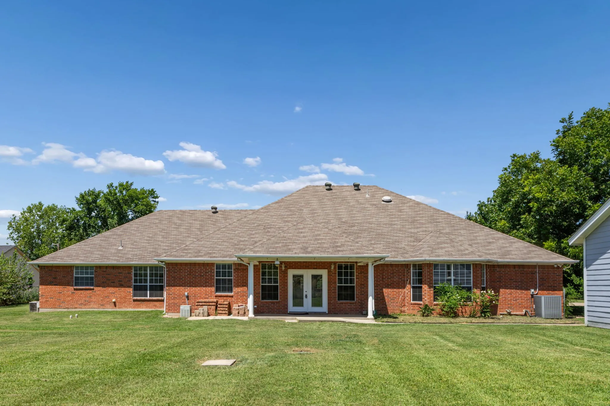 Single Family Residence For Sale in Johnson County , 2412 Chickering Road, Cleburne, Texas 76031, 6 Bedroom, 5 Bathroom, 2 Garage spaces, 4,299 Sqft, built in 2001, mls#21345938, Real Estate Agent in Cleburne, Homes For Sale in Johnson county, Homes For Sale in Cleburne, Realtor in Cleburne Texas, Real Estate Brokerage Independent Realty Texas, Luminita Cordes Realtor
