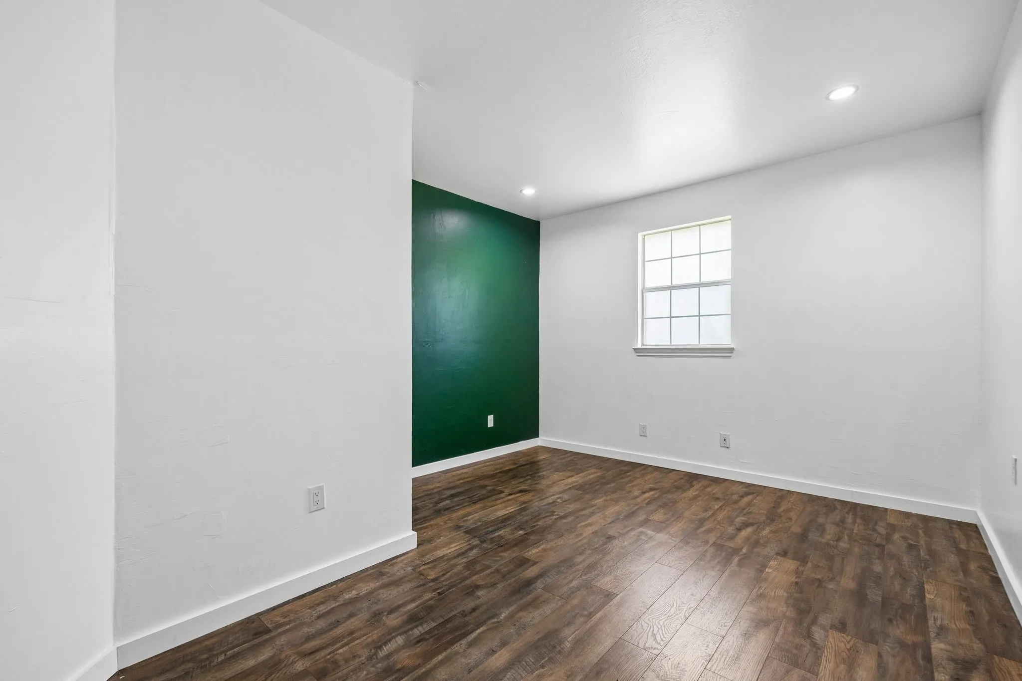 Single Family Residence For Sale in Johnson County , 2412 Chickering Road, Cleburne, Texas 76031, 6 Bedroom, 5 Bathroom, 2 Garage spaces, 4,299 Sqft, built in 2001, mls#21345938, Real Estate Agent in Cleburne, Homes For Sale in Johnson county, Homes For Sale in Cleburne, Realtor in Cleburne Texas, Real Estate Brokerage Independent Realty Texas, Luminita Cordes Realtor