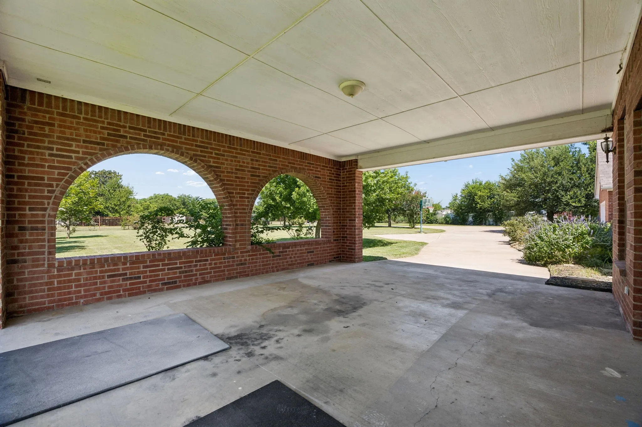Single Family Residence For Sale in Johnson County , 2412 Chickering Road, Cleburne, Texas 76031, 6 Bedroom, 5 Bathroom, 2 Garage spaces, 4,299 Sqft, built in 2001, mls#21345938, Real Estate Agent in Cleburne, Homes For Sale in Johnson county, Homes For Sale in Cleburne, Realtor in Cleburne Texas, Real Estate Brokerage Independent Realty Texas, Luminita Cordes Realtor