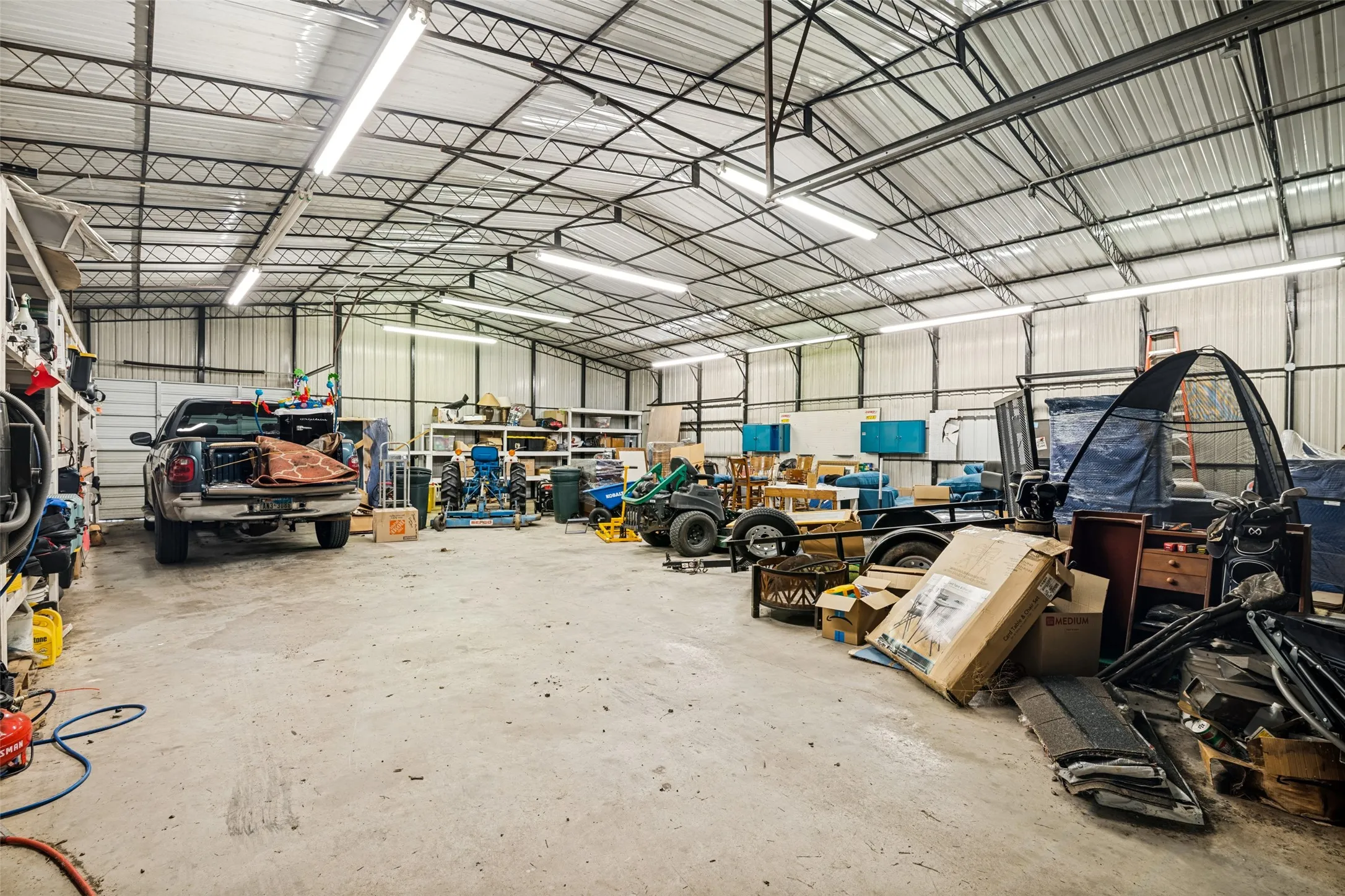 Inside the shop.  LOTS of space!!! 40x50 shop.