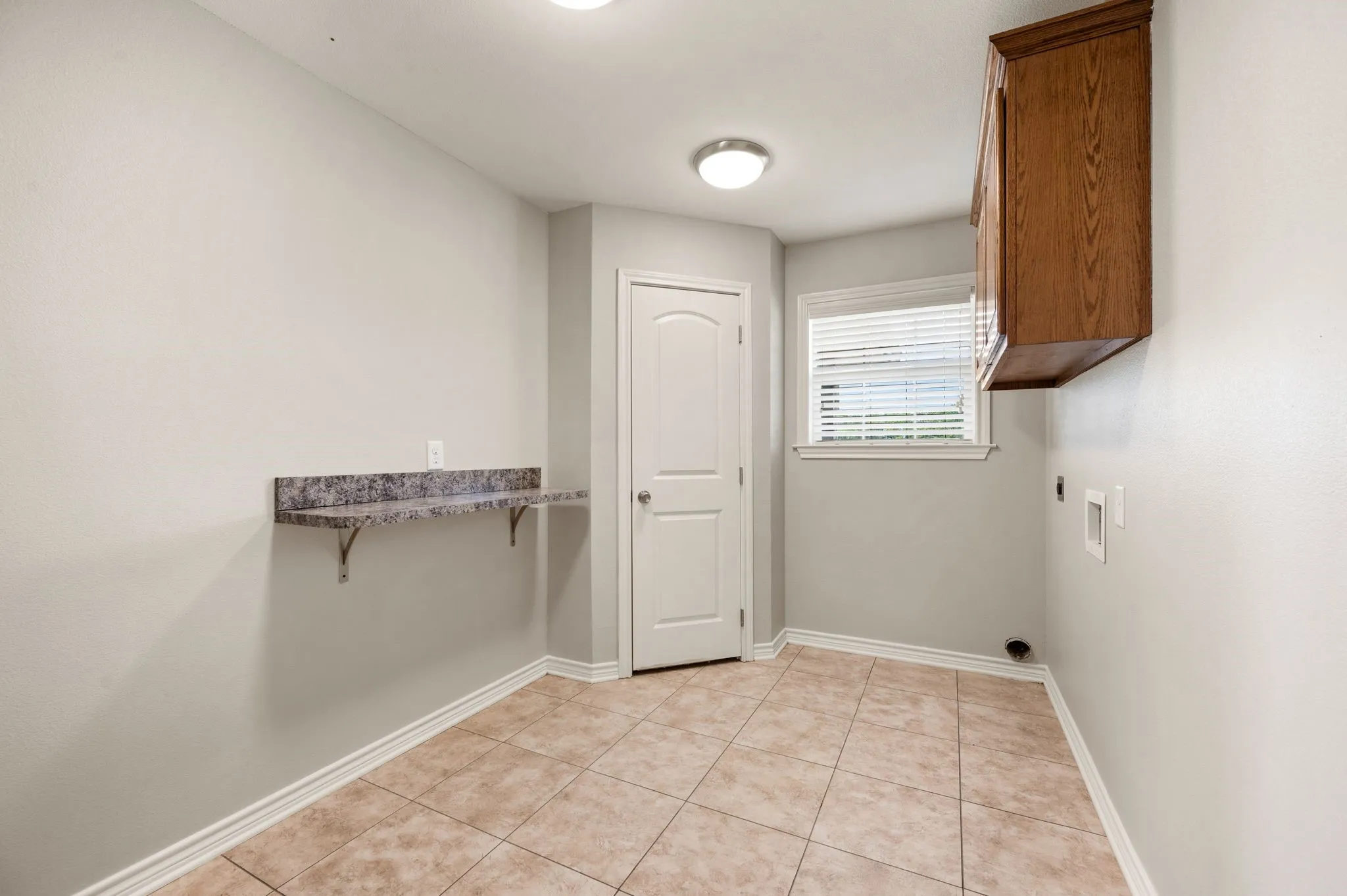 Single Family Residence For Sale in Navarro County , 9888 NW County Road 2221, Barry, Texas 75102, 3 Bedroom, 2 Bathroom, Garage spaces, 1,972 Sqft, built in 2018, mls#21339525, Real Estate Agent in Barry, Homes For Sale in Navarro county, Homes For Sale in Barry, Realtor in Barry Texas, Real Estate Brokerage Independent Realty Texas, Luminita Cordes Realtor