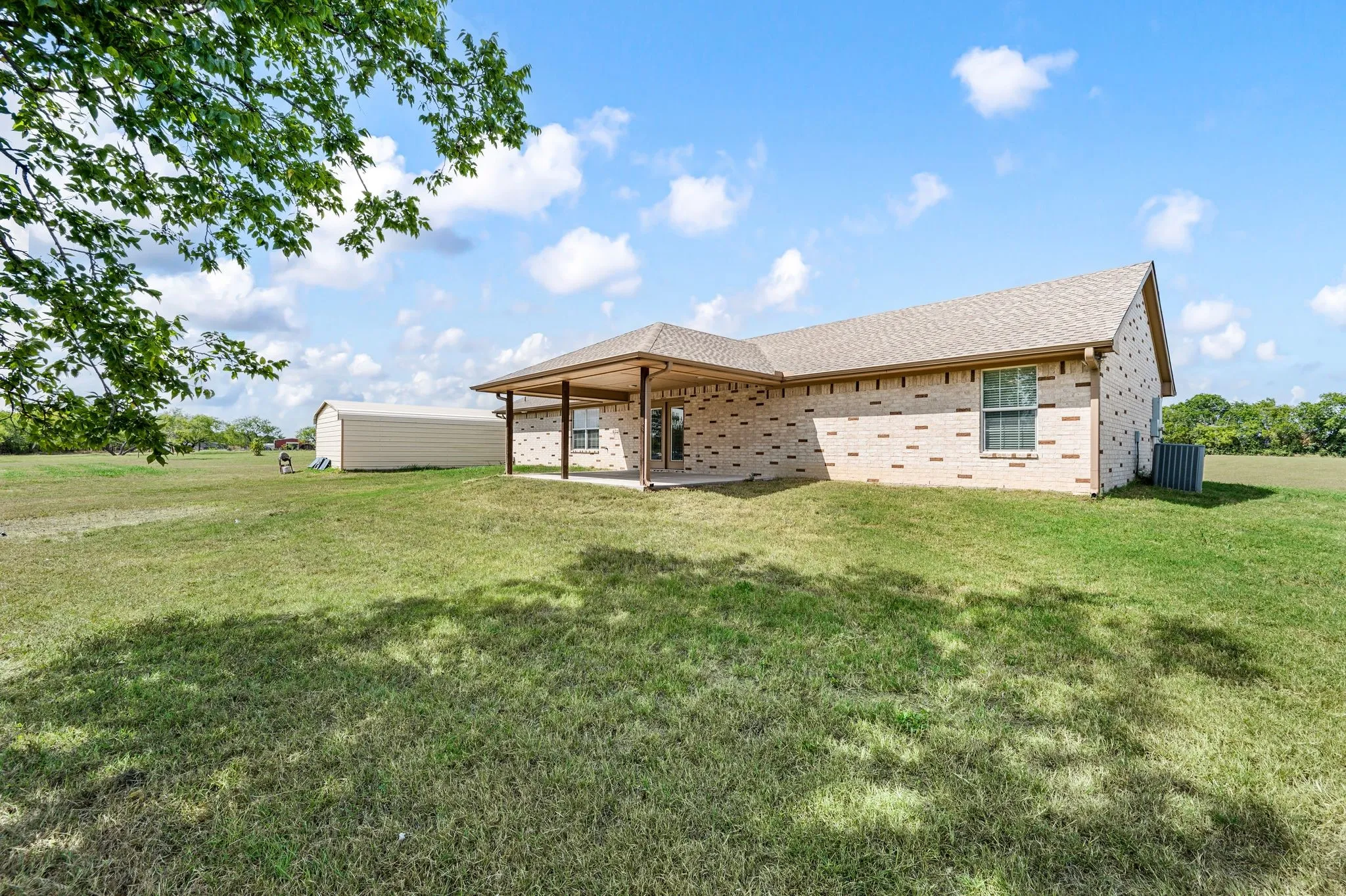 Single Family Residence For Sale in Navarro County , 9888 NW County Road 2221, Barry, Texas 75102, 3 Bedroom, 2 Bathroom, Garage spaces, 1,972 Sqft, built in 2018, mls#21339525, Real Estate Agent in Barry, Homes For Sale in Navarro county, Homes For Sale in Barry, Realtor in Barry Texas, Real Estate Brokerage Independent Realty Texas, Luminita Cordes Realtor