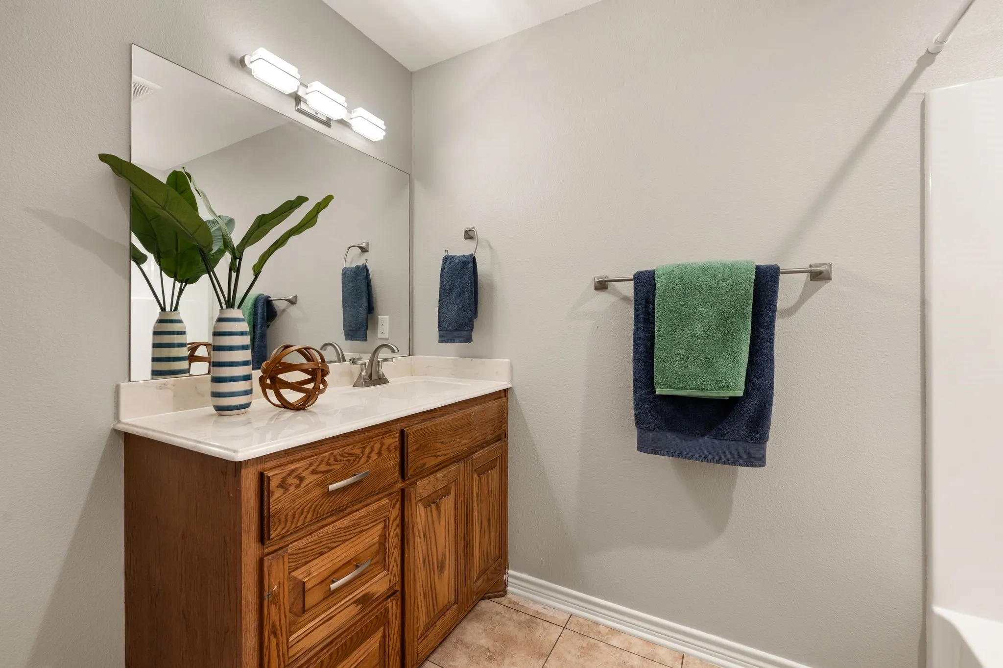 Single Family Residence For Sale in Navarro County , 9888 NW County Road 2221, Barry, Texas 75102, 3 Bedroom, 2 Bathroom, Garage spaces, 1,972 Sqft, built in 2018, mls#21339525, Real Estate Agent in Barry, Homes For Sale in Navarro county, Homes For Sale in Barry, Realtor in Barry Texas, Real Estate Brokerage Independent Realty Texas, Luminita Cordes Realtor