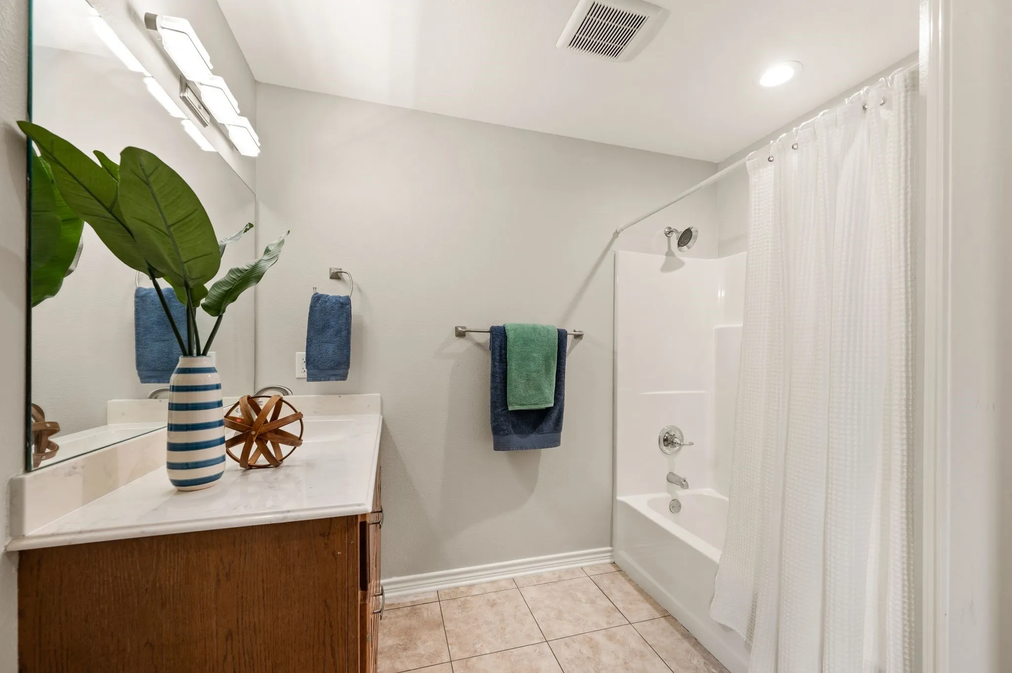 Single Family Residence For Sale in Navarro County , 9888 NW County Road 2221, Barry, Texas 75102, 3 Bedroom, 2 Bathroom, Garage spaces, 1,972 Sqft, built in 2018, mls#21339525, Real Estate Agent in Barry, Homes For Sale in Navarro county, Homes For Sale in Barry, Realtor in Barry Texas, Real Estate Brokerage Independent Realty Texas, Luminita Cordes Realtor