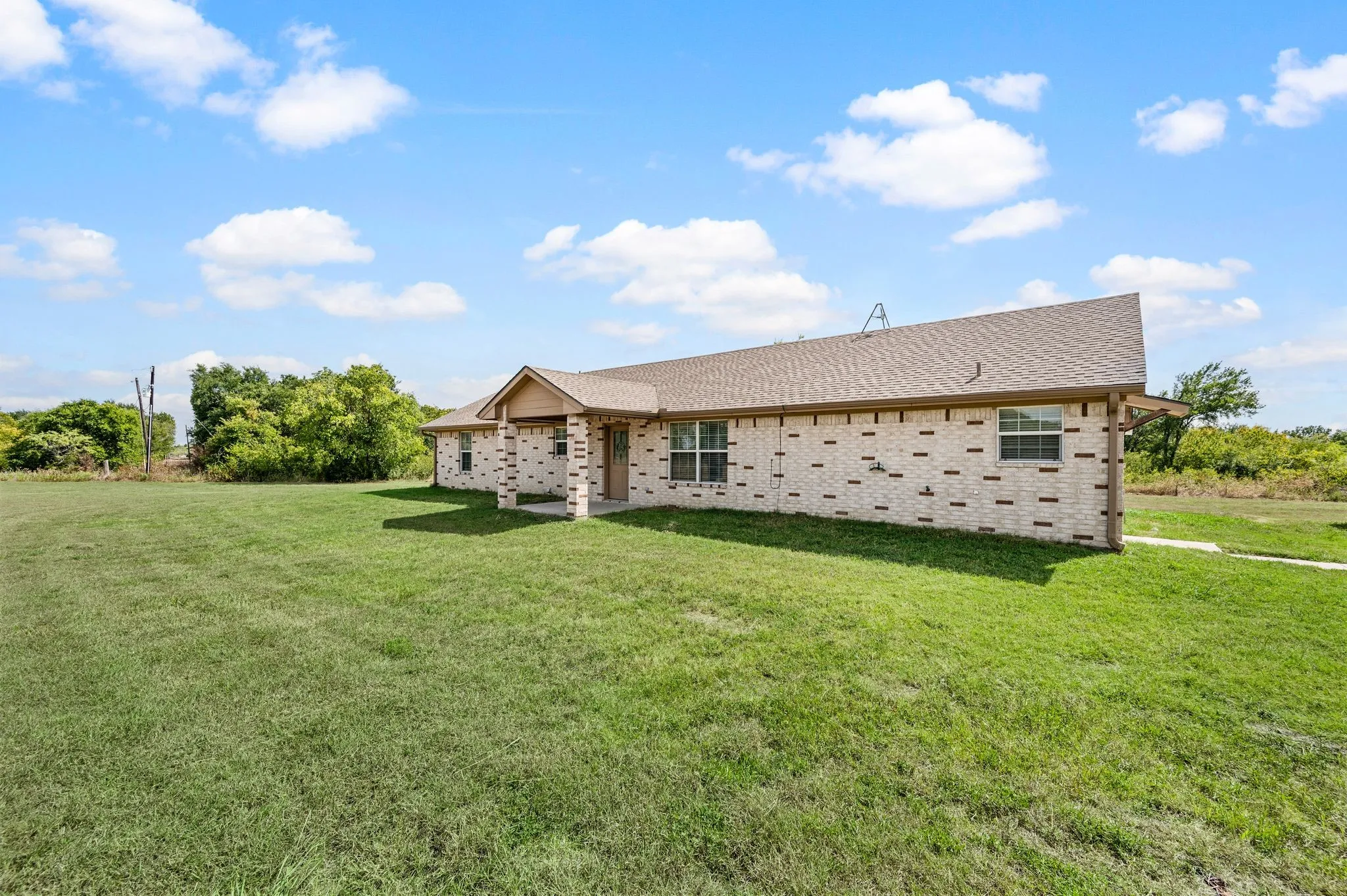 Single Family Residence For Sale in Navarro County , 9888 NW County Road 2221, Barry, Texas 75102, 3 Bedroom, 2 Bathroom, Garage spaces, 1,972 Sqft, built in 2018, mls#21339525, Real Estate Agent in Barry, Homes For Sale in Navarro county, Homes For Sale in Barry, Realtor in Barry Texas, Real Estate Brokerage Independent Realty Texas, Luminita Cordes Realtor