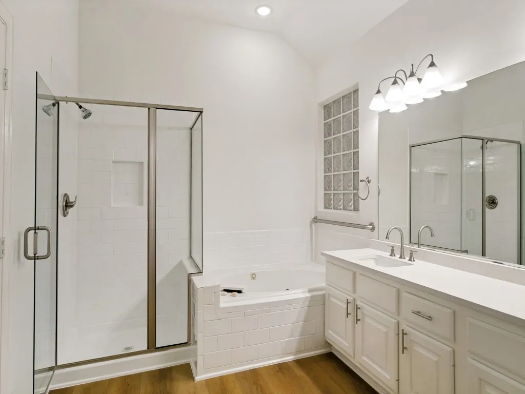 Single Family Residence For Sale in Tarrant County , 2152 Pritchard Drive, Grapevine, Texas 76051, 4 Bedroom, 3 Bathroom, 2 Garage spaces, 2,443 Sqft, built in 1995, mls#21345478, Real Estate Agent in Grapevine, Homes For Sale in Tarrant county, Homes For Sale in Grapevine, Realtor in Grapevine Texas, Real Estate Brokerage Independent Realty Texas, Luminita Cordes Realtor