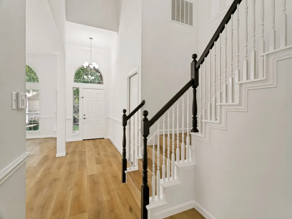 Single Family Residence For Sale in Tarrant County , 2152 Pritchard Drive, Grapevine, Texas 76051, 4 Bedroom, 3 Bathroom, 2 Garage spaces, 2,443 Sqft, built in 1995, mls#21345478, Real Estate Agent in Grapevine, Homes For Sale in Tarrant county, Homes For Sale in Grapevine, Realtor in Grapevine Texas, Real Estate Brokerage Independent Realty Texas, Luminita Cordes Realtor