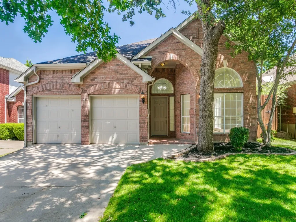 Single Family Residence For Sale in Tarrant County , 2152 Pritchard Drive, Grapevine, Texas 76051, 4 Bedroom, 3 Bathroom, 2 Garage spaces, 2,443 Sqft, built in 1995, mls#21345478, Real Estate Agent in Grapevine, Homes For Sale in Tarrant county, Homes For Sale in Grapevine, Realtor in Grapevine Texas, Real Estate Brokerage Independent Realty Texas, Luminita Cordes Realtor