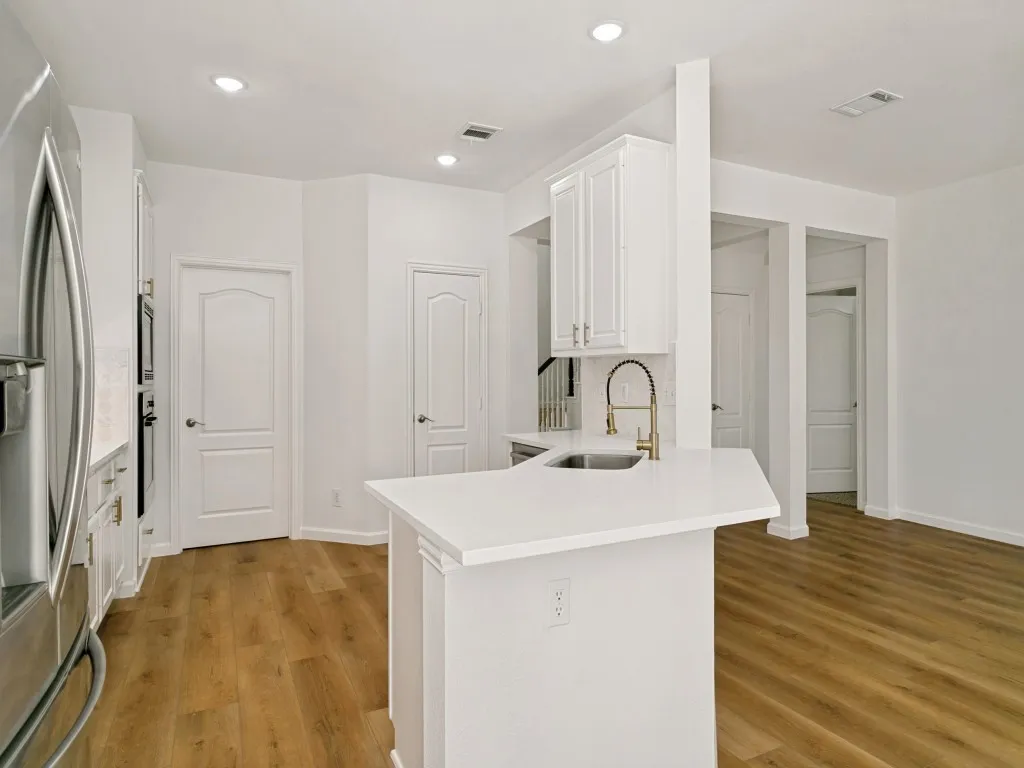 Single Family Residence For Sale in Tarrant County , 2152 Pritchard Drive, Grapevine, Texas 76051, 4 Bedroom, 3 Bathroom, 2 Garage spaces, 2,443 Sqft, built in 1995, mls#21345478, Real Estate Agent in Grapevine, Homes For Sale in Tarrant county, Homes For Sale in Grapevine, Realtor in Grapevine Texas, Real Estate Brokerage Independent Realty Texas, Luminita Cordes Realtor