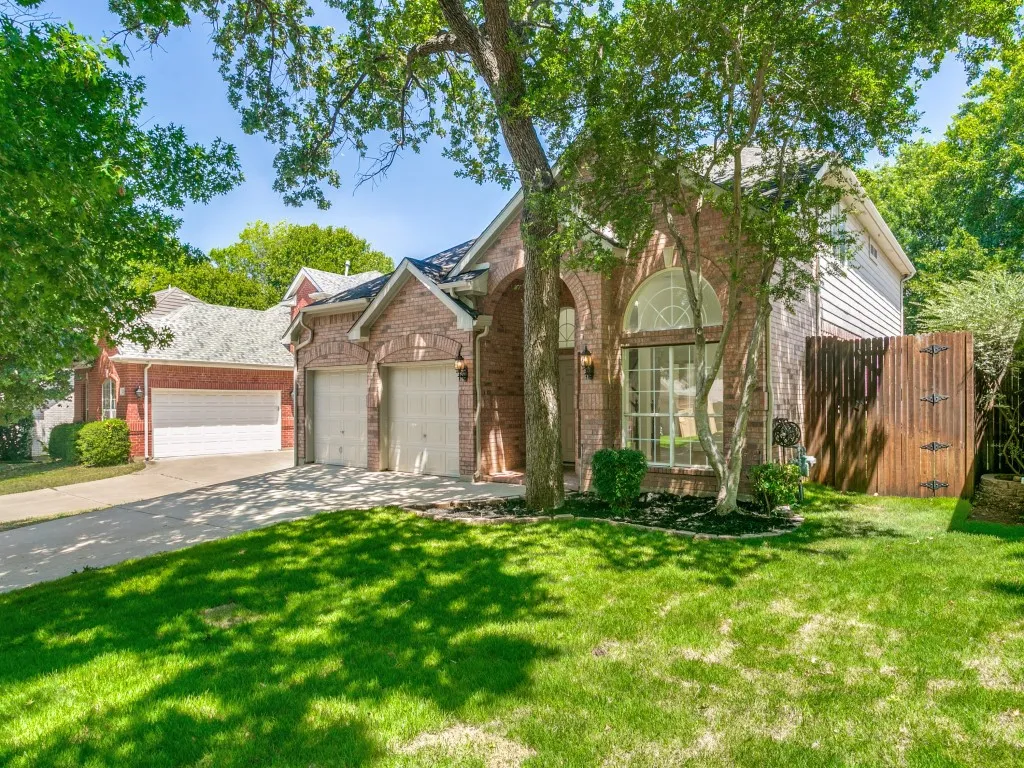 Single Family Residence For Sale in Tarrant County , 2152 Pritchard Drive, Grapevine, Texas 76051, 4 Bedroom, 3 Bathroom, 2 Garage spaces, 2,443 Sqft, built in 1995, mls#21345478, Real Estate Agent in Grapevine, Homes For Sale in Tarrant county, Homes For Sale in Grapevine, Realtor in Grapevine Texas, Real Estate Brokerage Independent Realty Texas, Luminita Cordes Realtor