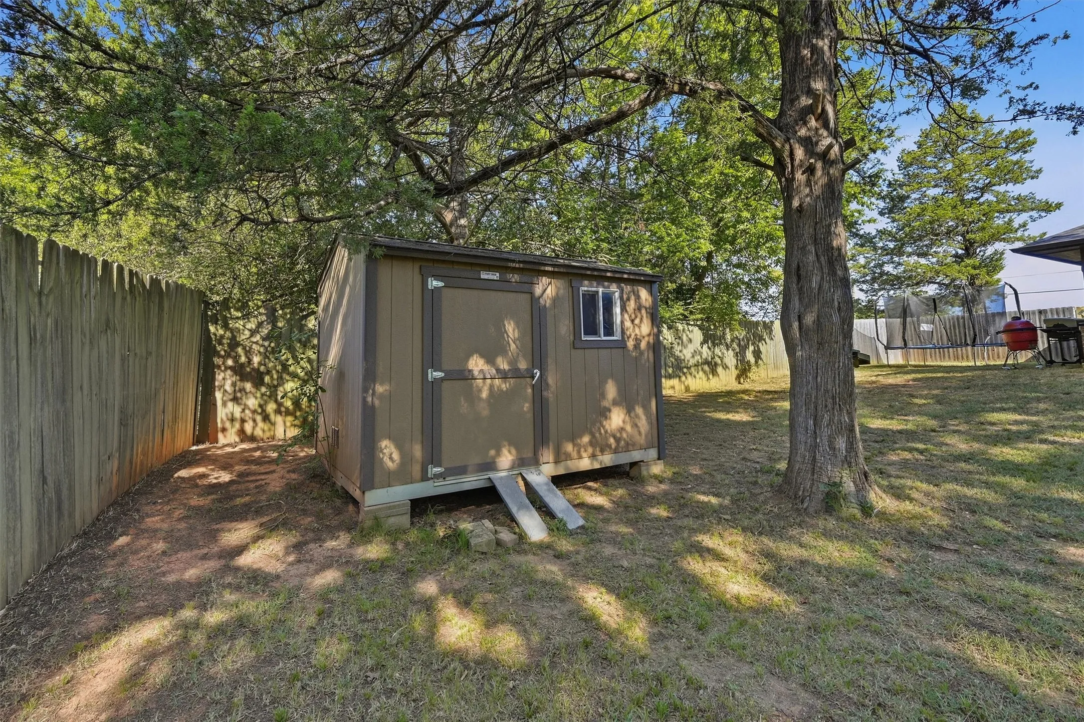 Who doesn't need a shed. Very nice to have indeed!