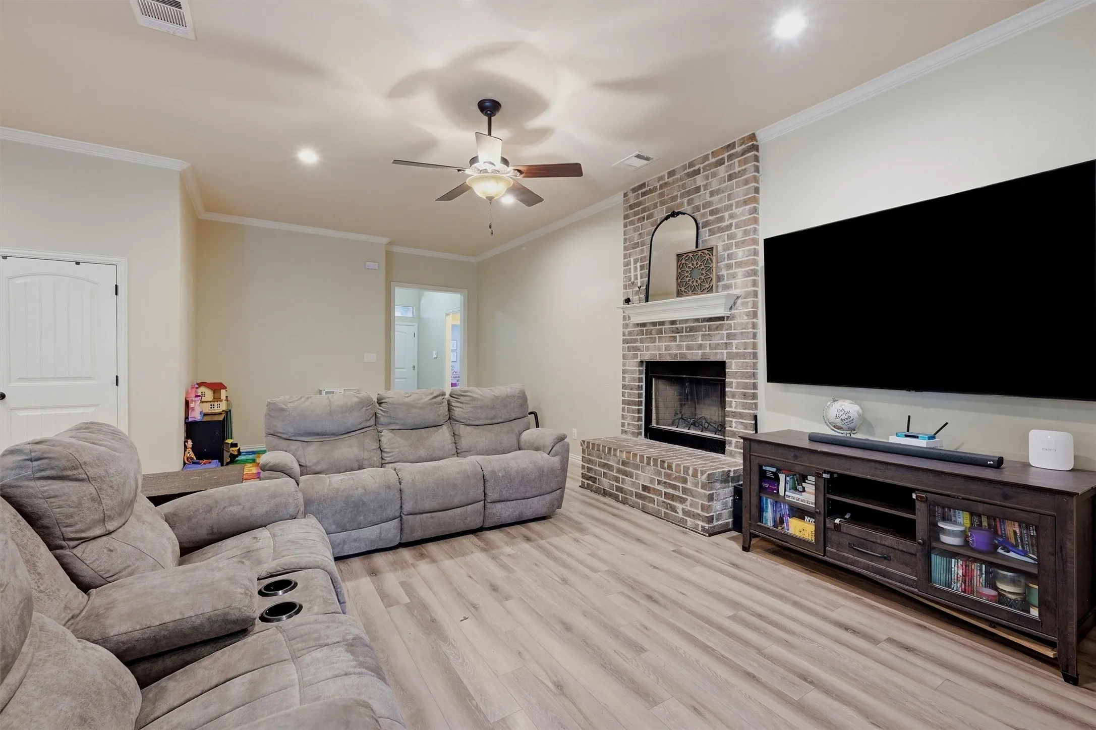The space in this living room is just wonderful!