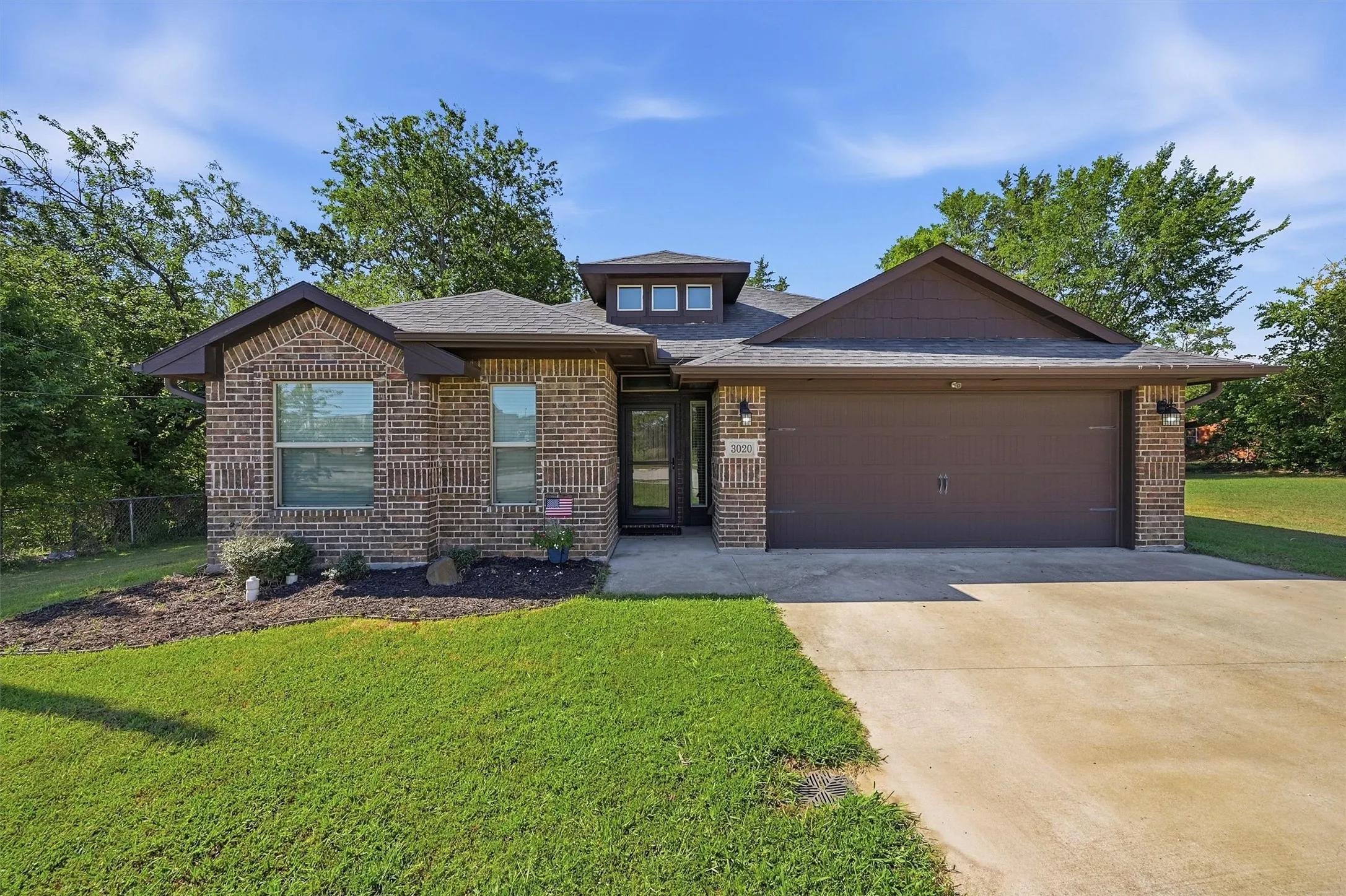 Single Family Residence For Sale in Grayson County , 3020 W Loy Lake Road, Denison, Texas 75020, 3 Bedroom, 2 Bathroom, 2 Garage spaces, 1,941 Sqft, built in 2017, mls#21343098, Real Estate Agent in Denison, Homes For Sale in Grayson county, Homes For Sale in Denison, Realtor in Denison Texas, Real Estate Brokerage Independent Realty Texas, Luminita Cordes Realtor