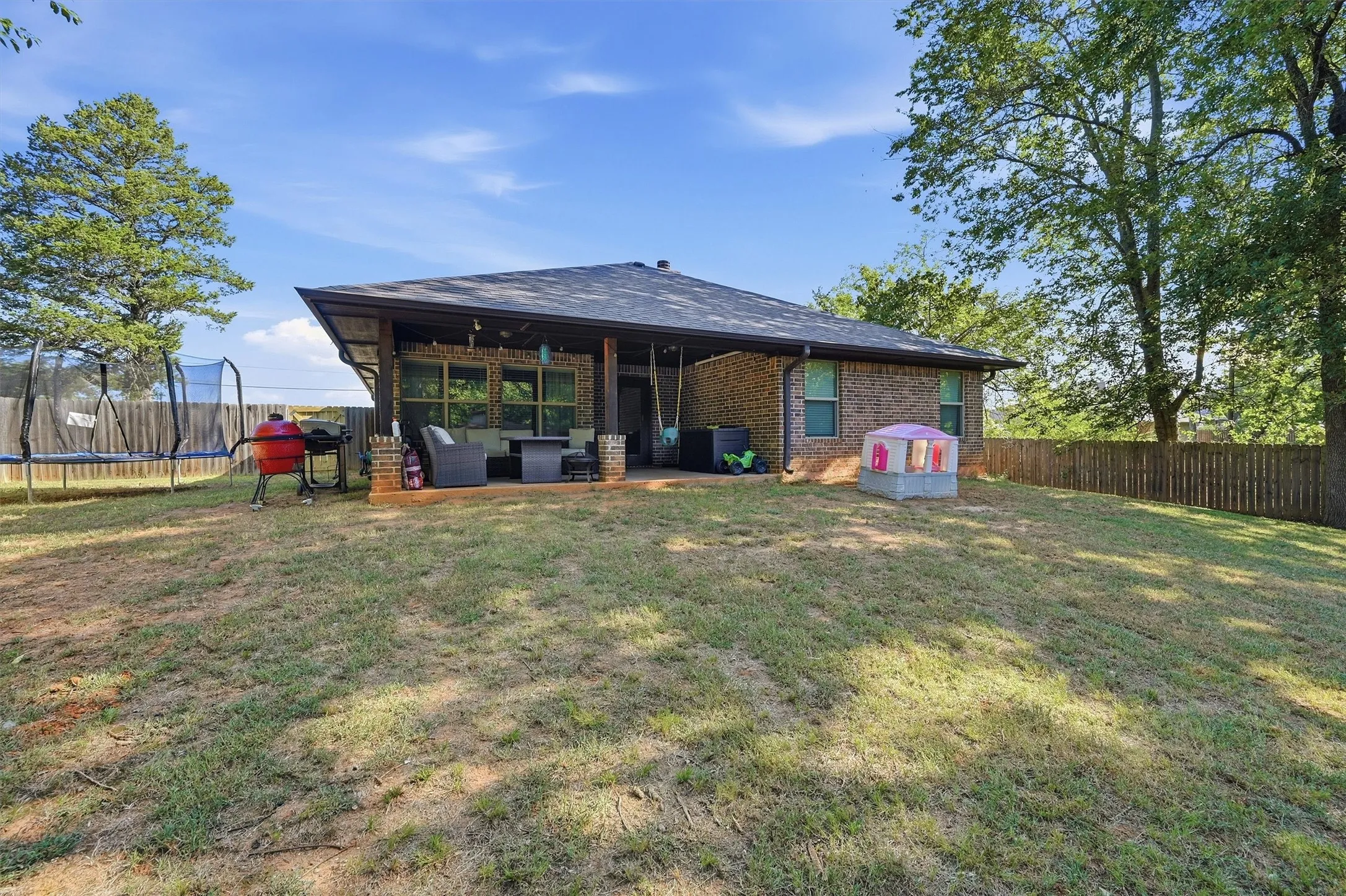 Single Family Residence For Sale in Grayson County , 3020 W Loy Lake Road, Denison, Texas 75020, 3 Bedroom, 2 Bathroom, 2 Garage spaces, 1,941 Sqft, built in 2017, mls#21343098, Real Estate Agent in Denison, Homes For Sale in Grayson county, Homes For Sale in Denison, Realtor in Denison Texas, Real Estate Brokerage Independent Realty Texas, Luminita Cordes Realtor