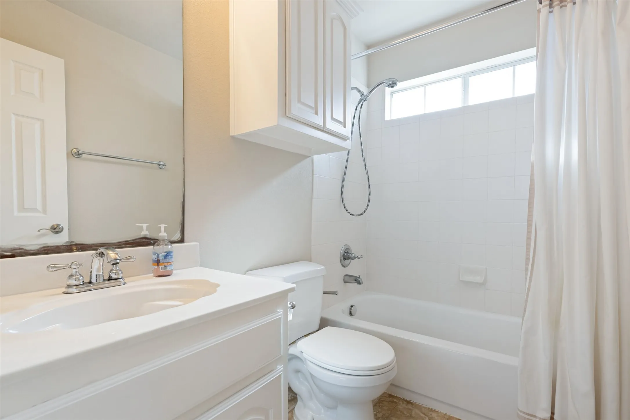 Secondary full bath