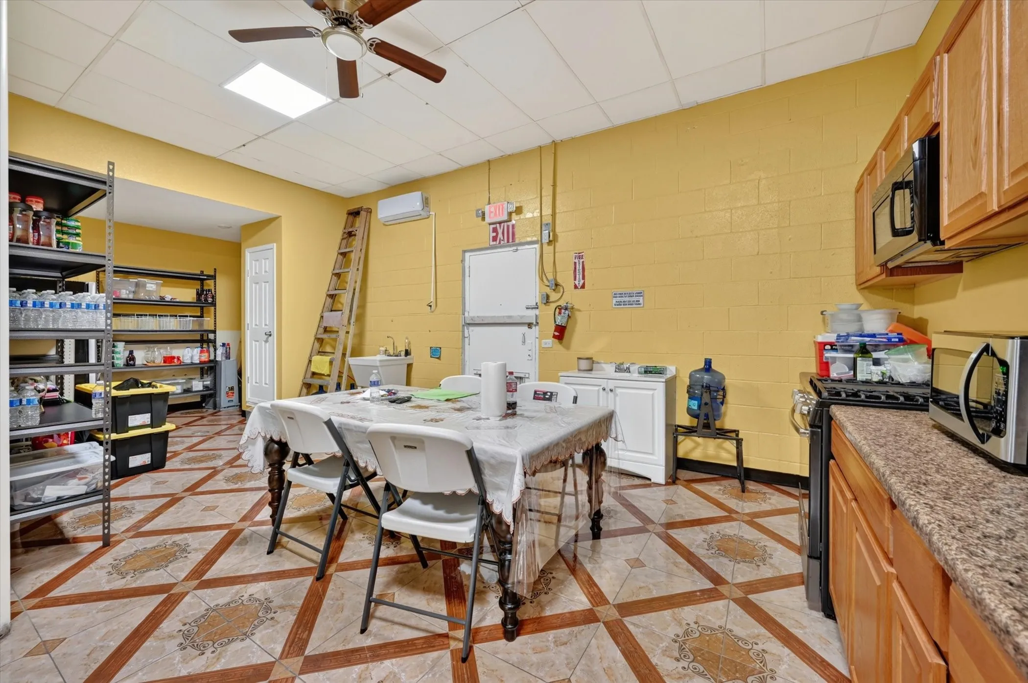 Retail For Sale in Tarrant County , 5115 Wellview Avenue, Fort Worth, Texas 76115, 0, 0, Garage spaces, 0 Sqft, built in 1962, Price $900,000, mls#21346357, Real Estate Agent in Fort Worth, Homes For Sale in Tarrant county, Homes For Sale in Fort Worth, Realtor in Fort Worth Texas, Real Estate Brokerage Independent Realty Texas, Luminita Cordes Realtor