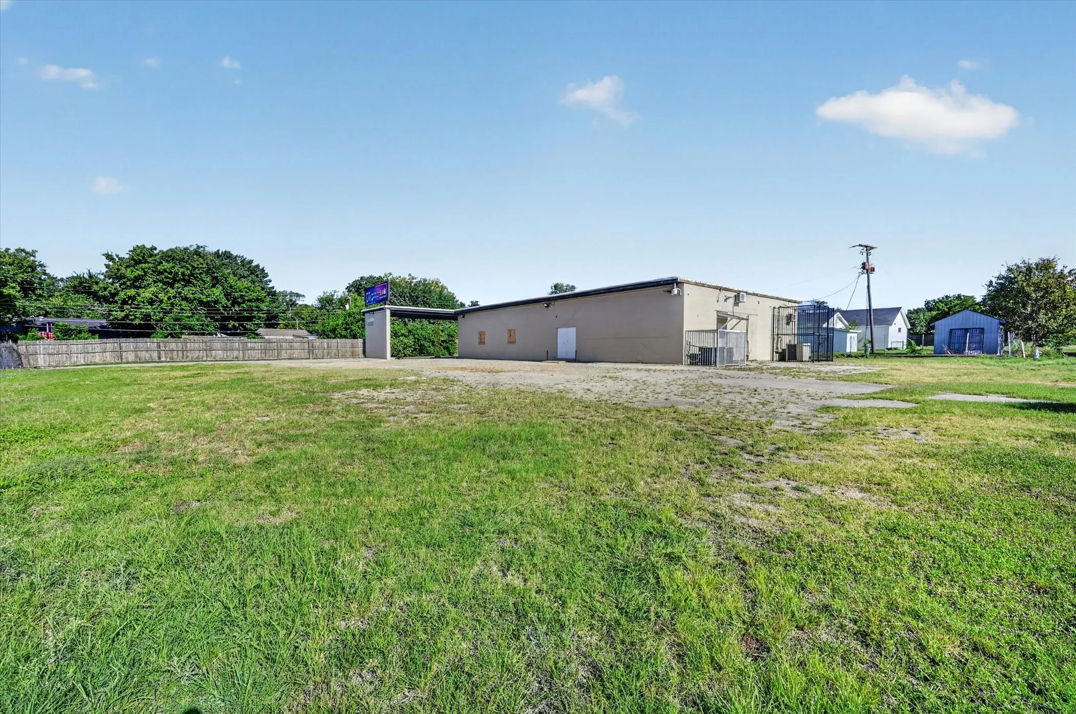 Retail For Sale in Tarrant County , 5115 Wellview Avenue, Fort Worth, Texas 76115, 0, 0, Garage spaces, 0 Sqft, built in 1962, Price $900,000, mls#21346357, Real Estate Agent in Fort Worth, Homes For Sale in Tarrant county, Homes For Sale in Fort Worth, Realtor in Fort Worth Texas, Real Estate Brokerage Independent Realty Texas, Luminita Cordes Realtor