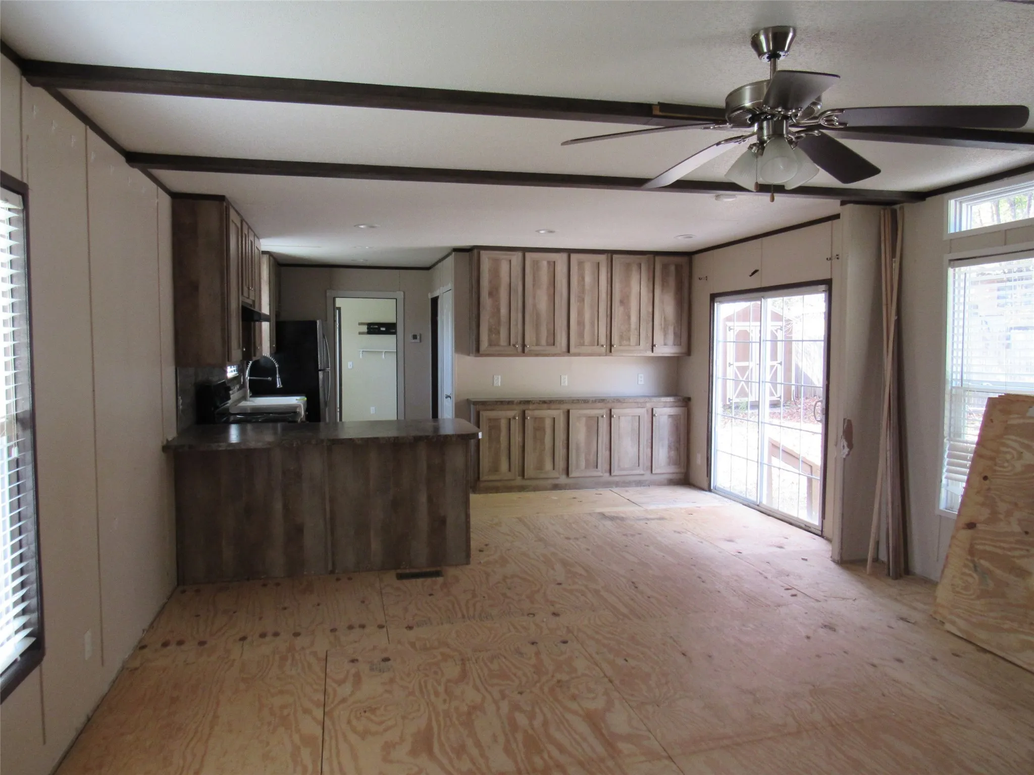 Mobile Home For Sale in Hill County , 144 9th Street, Whitney, Texas 76692, 3 Bedroom, 2 Bathroom, Garage spaces, 1,216 Sqft, built in 2017, mls#21346584, Real Estate Agent in Whitney, Homes For Sale in Hill county, Homes For Sale in Whitney, Realtor in Whitney Texas, Real Estate Brokerage Independent Realty Texas, Luminita Cordes Realtor