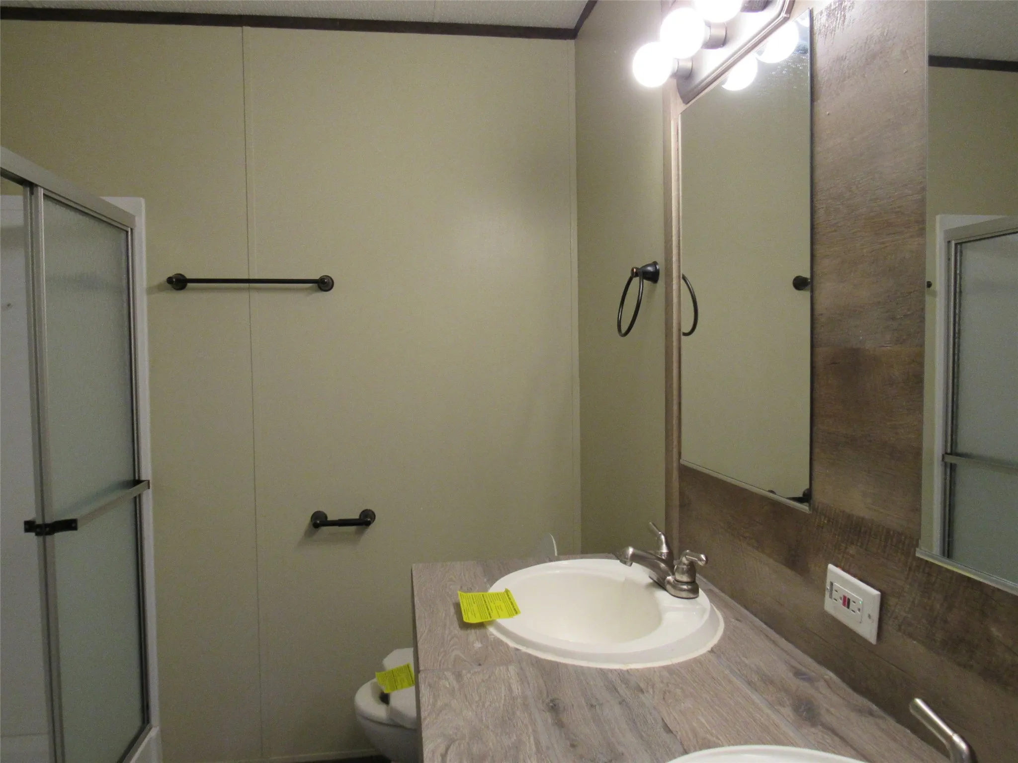 Mobile Home For Sale in Hill County , 144 9th Street, Whitney, Texas 76692, 3 Bedroom, 2 Bathroom, Garage spaces, 1,216 Sqft, built in 2017, mls#21346584, Real Estate Agent in Whitney, Homes For Sale in Hill county, Homes For Sale in Whitney, Realtor in Whitney Texas, Real Estate Brokerage Independent Realty Texas, Luminita Cordes Realtor