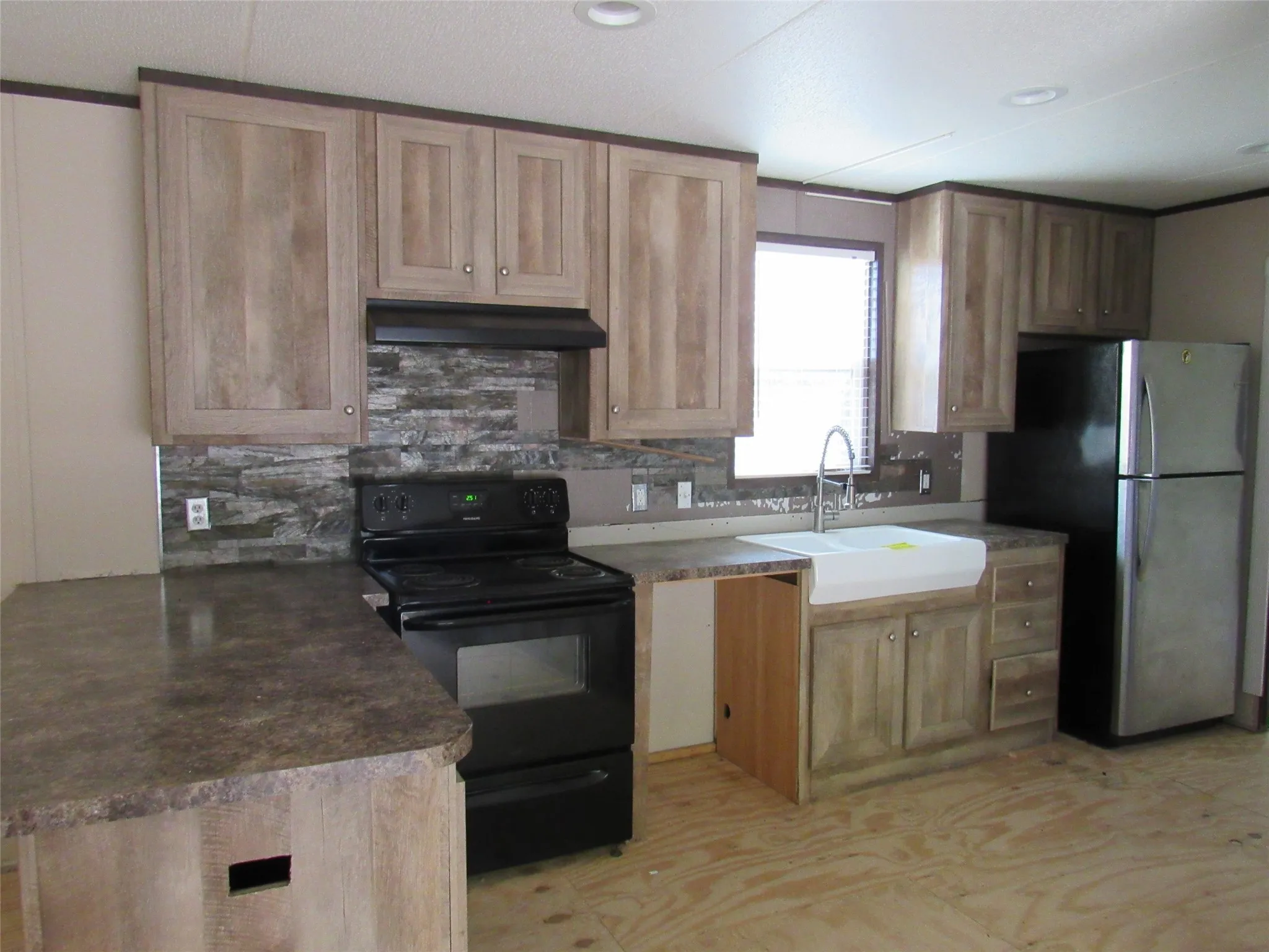 Mobile Home For Sale in Hill County , 144 9th Street, Whitney, Texas 76692, 3 Bedroom, 2 Bathroom, Garage spaces, 1,216 Sqft, built in 2017, mls#21346584, Real Estate Agent in Whitney, Homes For Sale in Hill county, Homes For Sale in Whitney, Realtor in Whitney Texas, Real Estate Brokerage Independent Realty Texas, Luminita Cordes Realtor