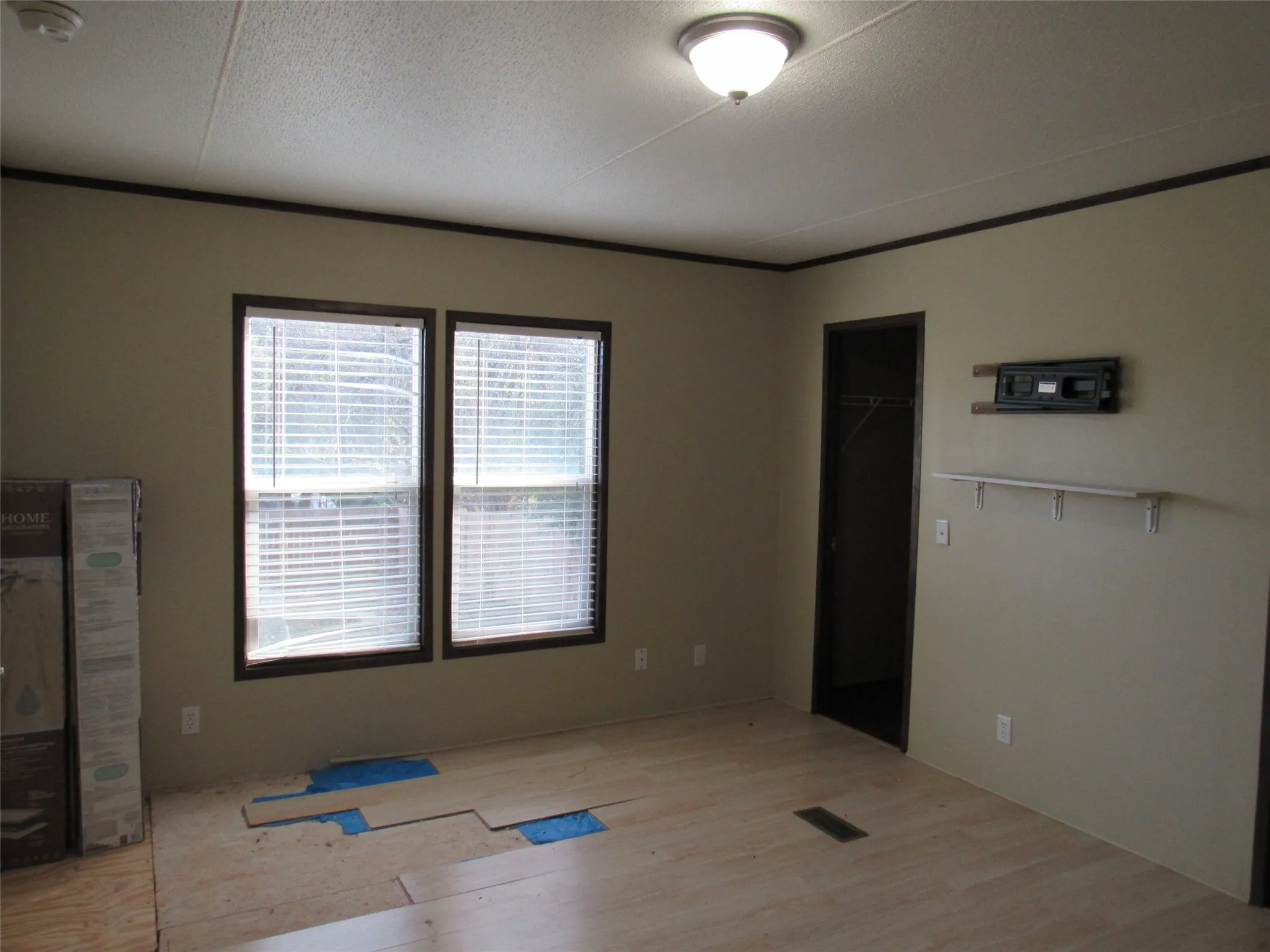 Mobile Home For Sale in Hill County , 144 9th Street, Whitney, Texas 76692, 3 Bedroom, 2 Bathroom, Garage spaces, 1,216 Sqft, built in 2017, mls#21346584, Real Estate Agent in Whitney, Homes For Sale in Hill county, Homes For Sale in Whitney, Realtor in Whitney Texas, Real Estate Brokerage Independent Realty Texas, Luminita Cordes Realtor