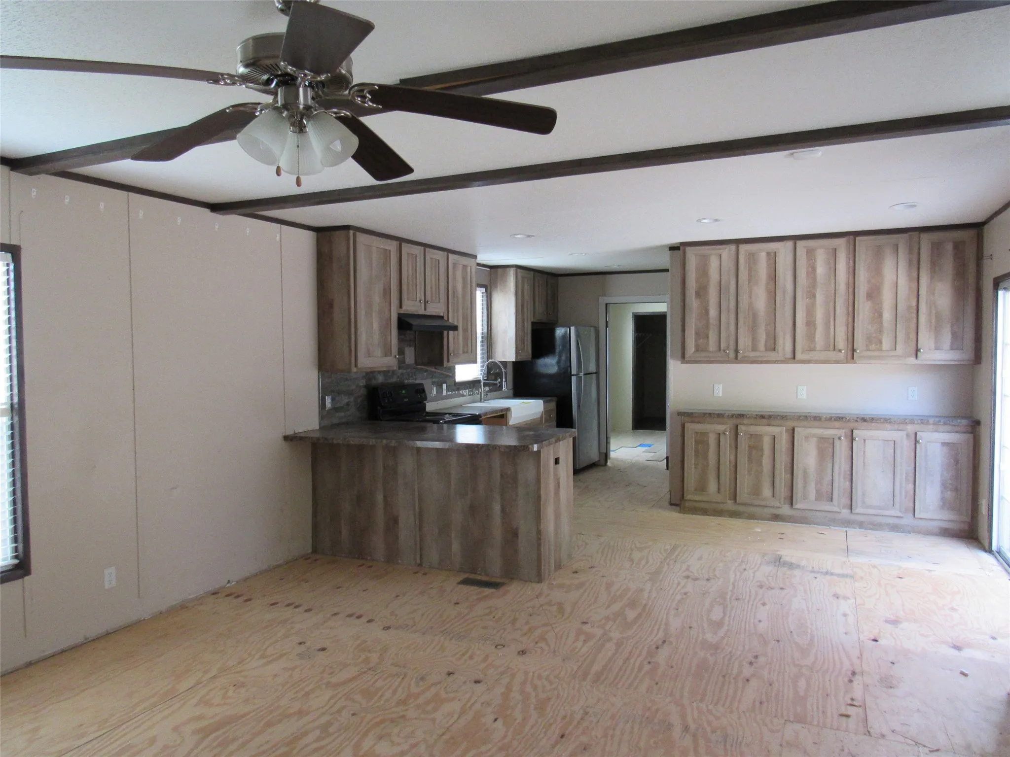 Mobile Home For Sale in Hill County , 144 9th Street, Whitney, Texas 76692, 3 Bedroom, 2 Bathroom, Garage spaces, 1,216 Sqft, built in 2017, mls#21346584, Real Estate Agent in Whitney, Homes For Sale in Hill county, Homes For Sale in Whitney, Realtor in Whitney Texas, Real Estate Brokerage Independent Realty Texas, Luminita Cordes Realtor