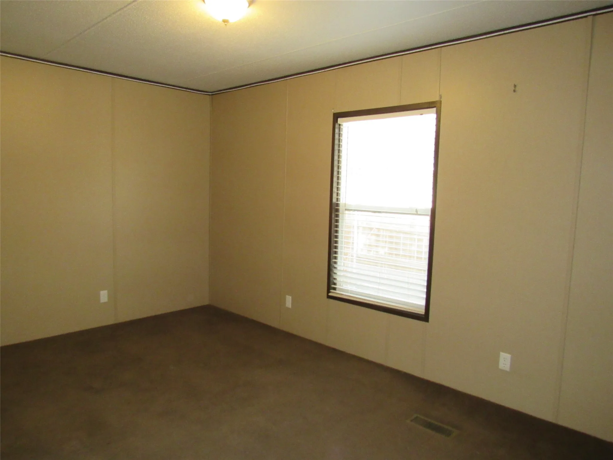 Mobile Home For Sale in Hill County , 144 9th Street, Whitney, Texas 76692, 3 Bedroom, 2 Bathroom, Garage spaces, 1,216 Sqft, built in 2017, mls#21346584, Real Estate Agent in Whitney, Homes For Sale in Hill county, Homes For Sale in Whitney, Realtor in Whitney Texas, Real Estate Brokerage Independent Realty Texas, Luminita Cordes Realtor