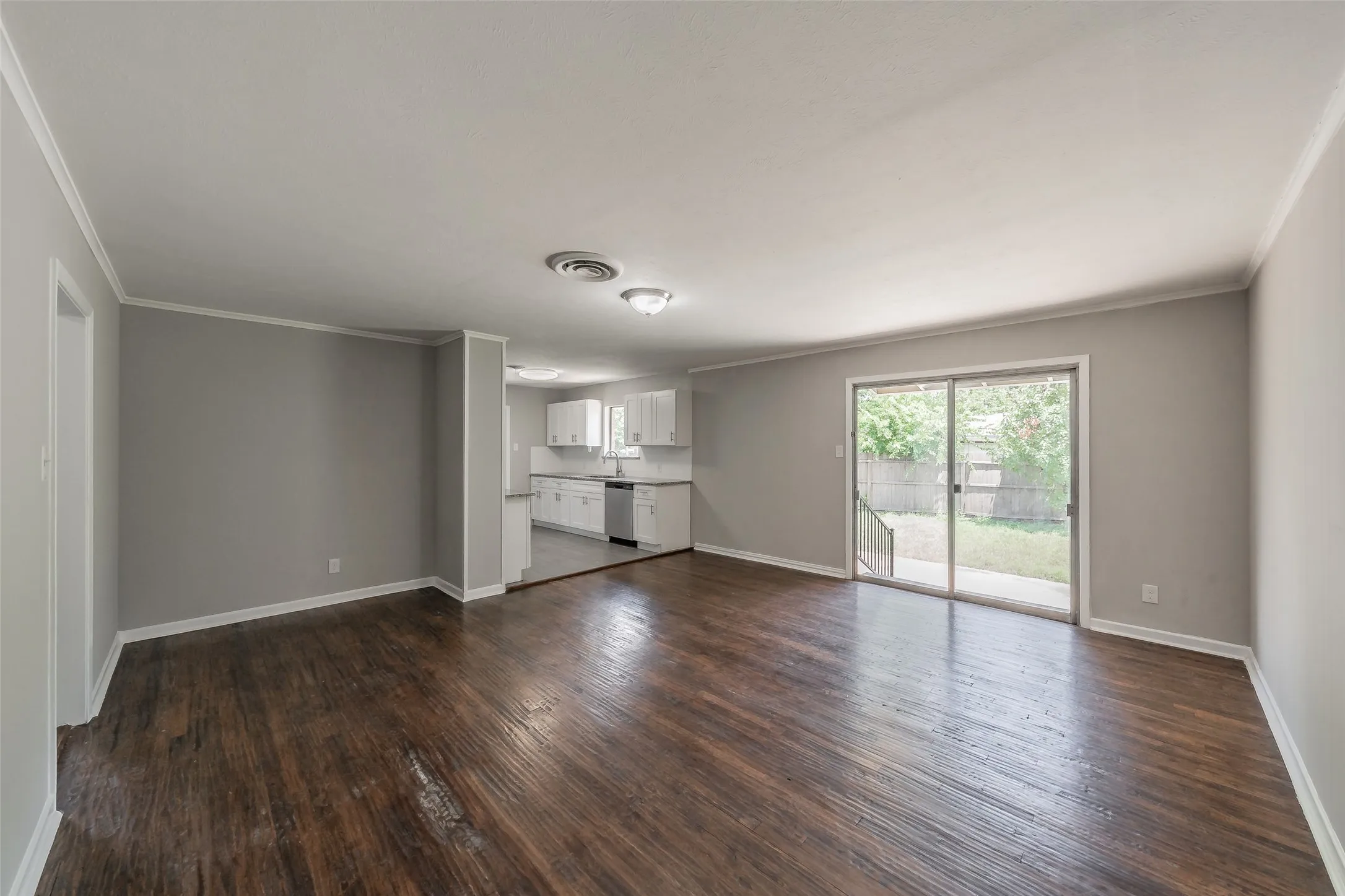 Single Family Residence For Sale in Tarrant County , 6721 Cylinda Sue Circle, North Richland Hills, Texas 76180, 3 Bedroom, 2 Bathroom, 2 Garage spaces, 1,578 Sqft, built in 1958, mls#21346581, Real Estate Agent in North Richland Hills, Homes For Sale in Tarrant county, Homes For Sale in North Richland Hills, Realtor in North Richland Hills Texas, Real Estate Brokerage Independent Realty Texas, Luminita Cordes Realtor