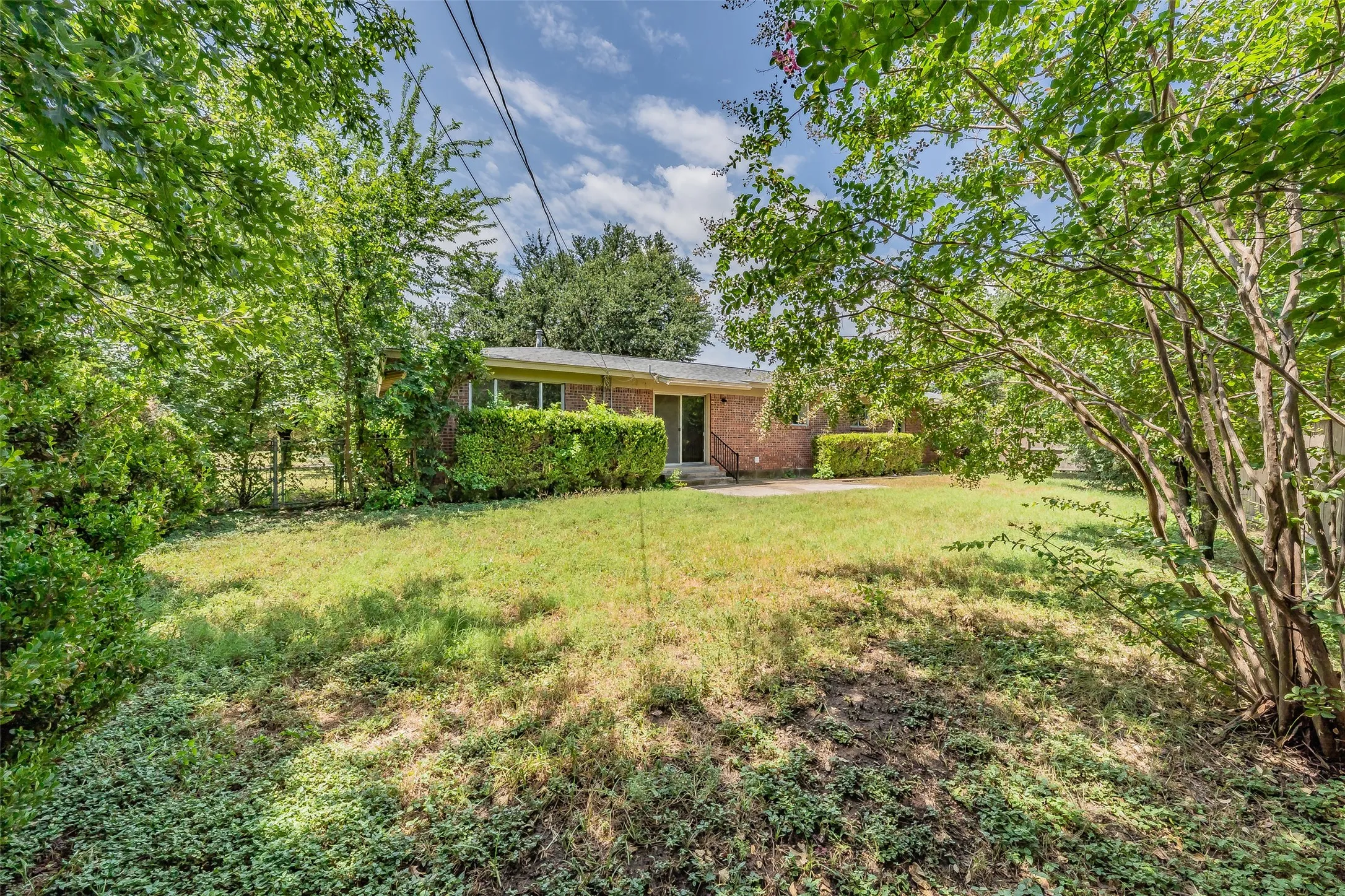 Single Family Residence For Sale in Tarrant County , 6721 Cylinda Sue Circle, North Richland Hills, Texas 76180, 3 Bedroom, 2 Bathroom, 2 Garage spaces, 1,578 Sqft, built in 1958, mls#21346581, Real Estate Agent in North Richland Hills, Homes For Sale in Tarrant county, Homes For Sale in North Richland Hills, Realtor in North Richland Hills Texas, Real Estate Brokerage Independent Realty Texas, Luminita Cordes Realtor