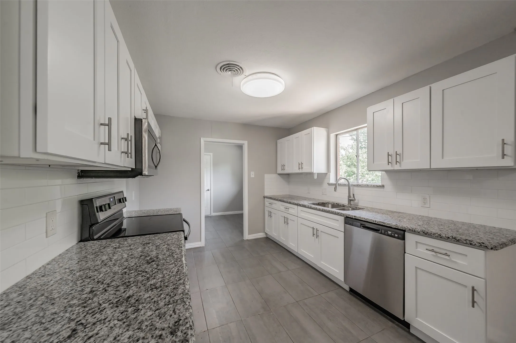 Single Family Residence For Sale in Tarrant County , 6721 Cylinda Sue Circle, North Richland Hills, Texas 76180, 3 Bedroom, 2 Bathroom, 2 Garage spaces, 1,578 Sqft, built in 1958, mls#21346581, Real Estate Agent in North Richland Hills, Homes For Sale in Tarrant county, Homes For Sale in North Richland Hills, Realtor in North Richland Hills Texas, Real Estate Brokerage Independent Realty Texas, Luminita Cordes Realtor