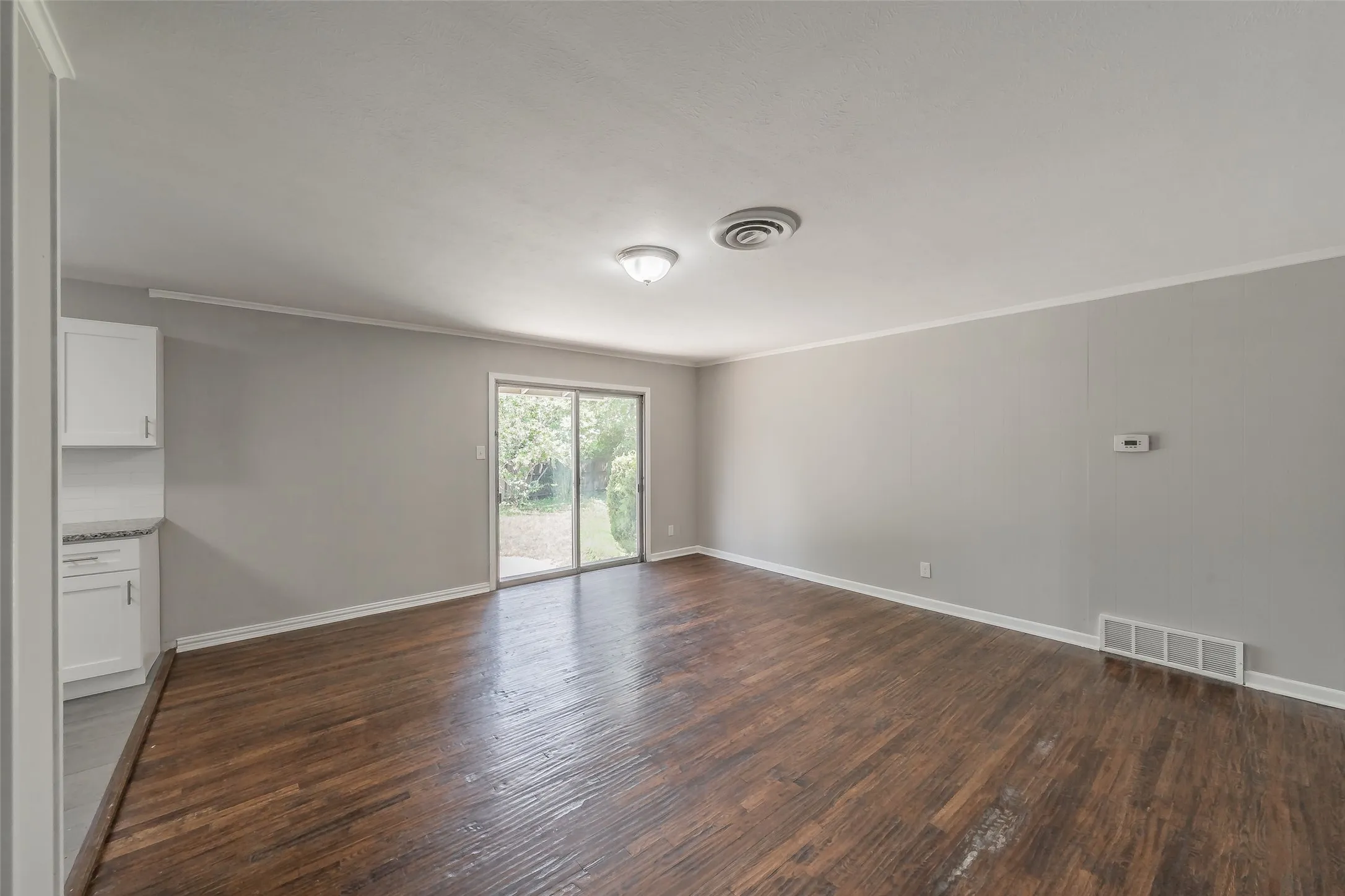 Single Family Residence For Sale in Tarrant County , 6721 Cylinda Sue Circle, North Richland Hills, Texas 76180, 3 Bedroom, 2 Bathroom, 2 Garage spaces, 1,578 Sqft, built in 1958, mls#21346581, Real Estate Agent in North Richland Hills, Homes For Sale in Tarrant county, Homes For Sale in North Richland Hills, Realtor in North Richland Hills Texas, Real Estate Brokerage Independent Realty Texas, Luminita Cordes Realtor