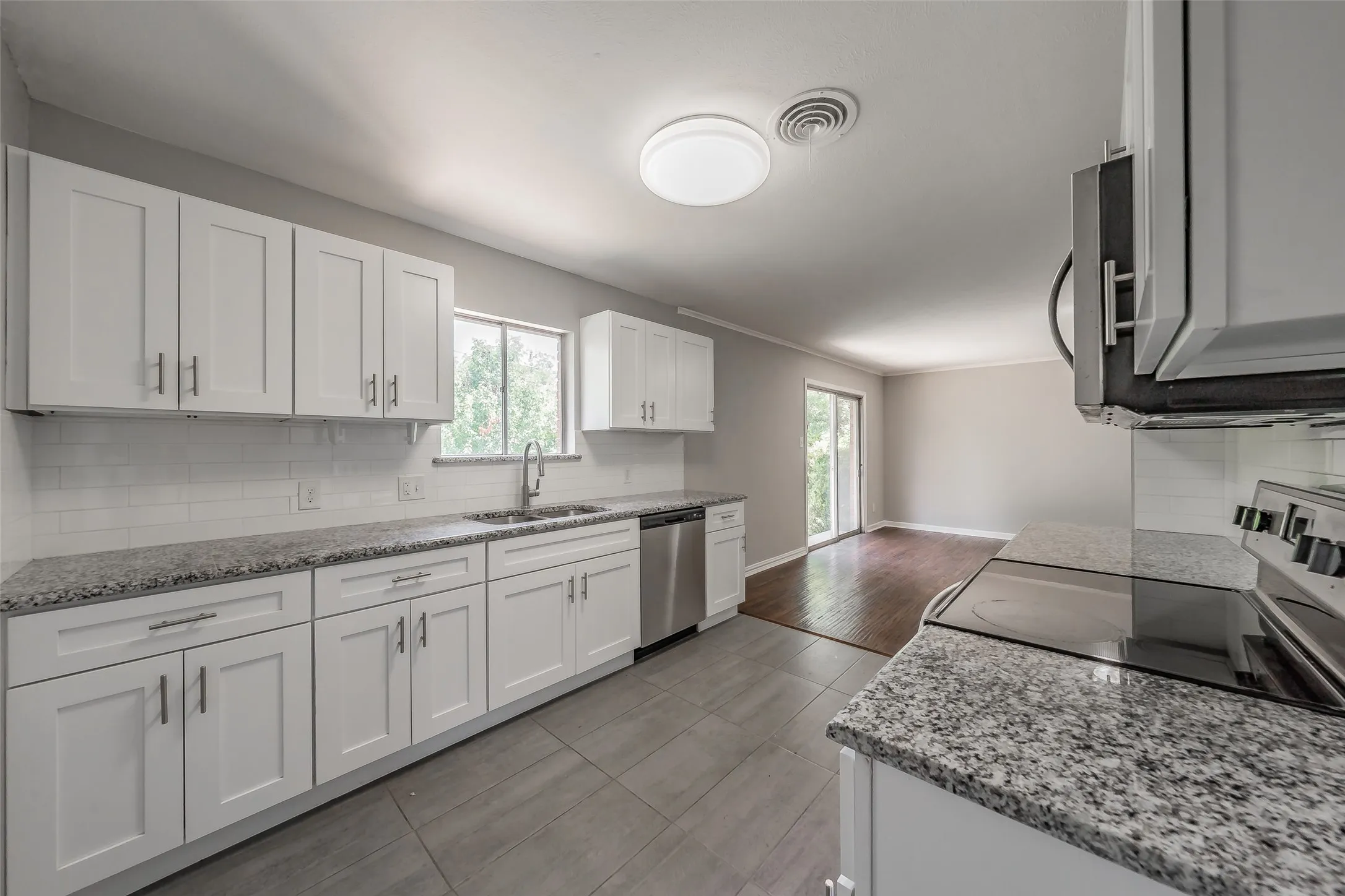 Single Family Residence For Sale in Tarrant County , 6721 Cylinda Sue Circle, North Richland Hills, Texas 76180, 3 Bedroom, 2 Bathroom, 2 Garage spaces, 1,578 Sqft, built in 1958, mls#21346581, Real Estate Agent in North Richland Hills, Homes For Sale in Tarrant county, Homes For Sale in North Richland Hills, Realtor in North Richland Hills Texas, Real Estate Brokerage Independent Realty Texas, Luminita Cordes Realtor