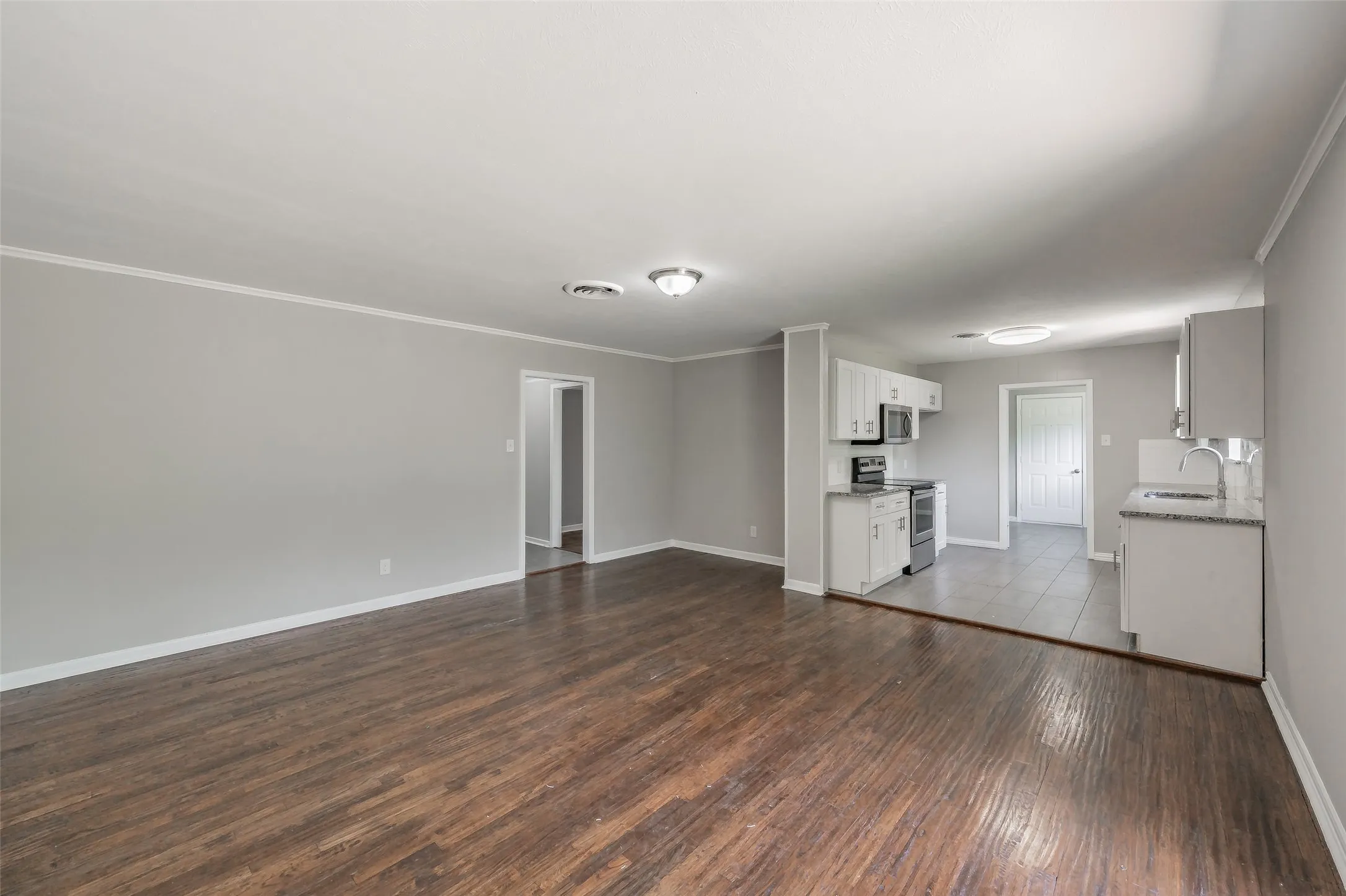 Single Family Residence For Sale in Tarrant County , 6721 Cylinda Sue Circle, North Richland Hills, Texas 76180, 3 Bedroom, 2 Bathroom, 2 Garage spaces, 1,578 Sqft, built in 1958, mls#21346581, Real Estate Agent in North Richland Hills, Homes For Sale in Tarrant county, Homes For Sale in North Richland Hills, Realtor in North Richland Hills Texas, Real Estate Brokerage Independent Realty Texas, Luminita Cordes Realtor