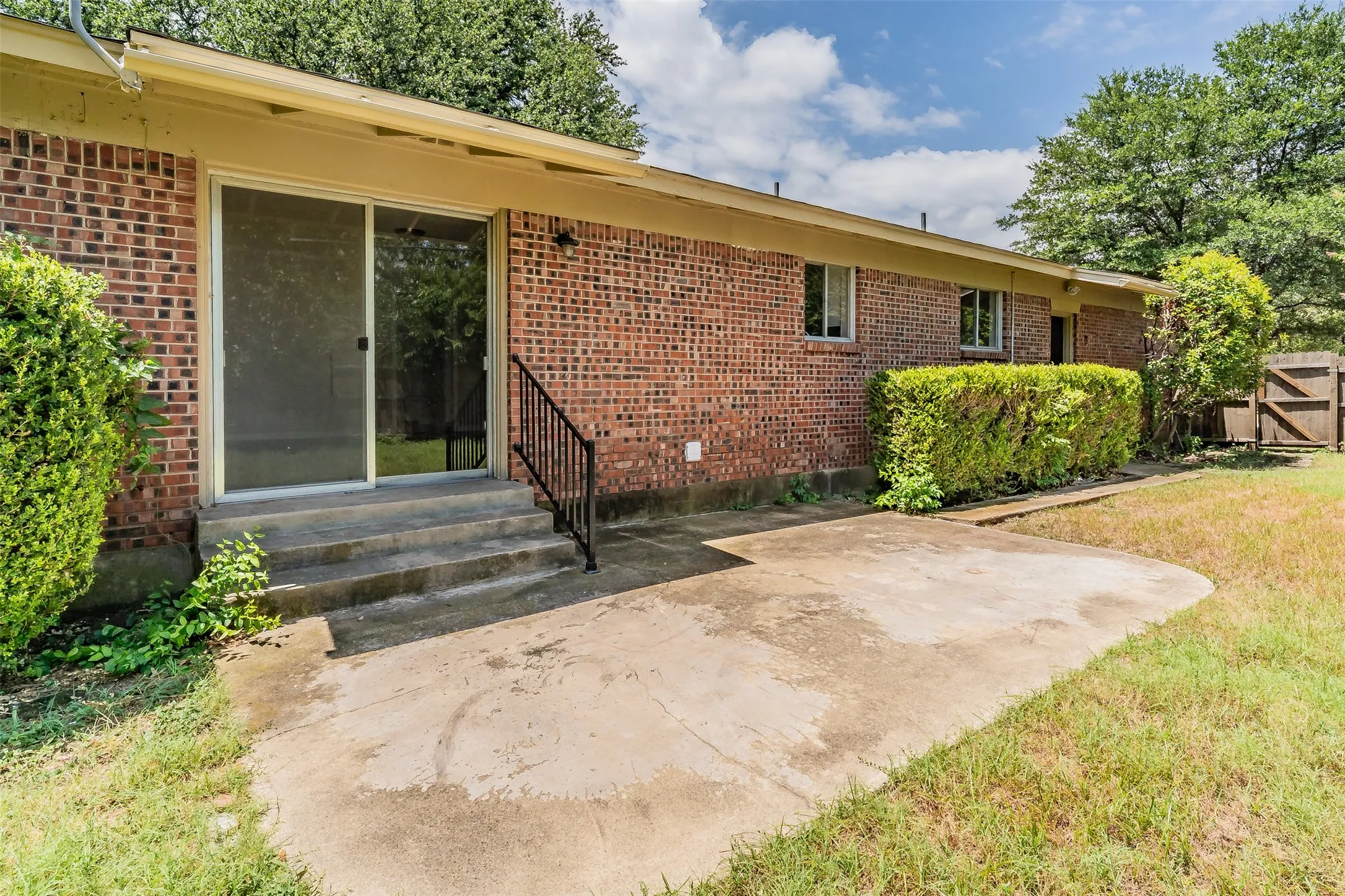 Single Family Residence For Sale in Tarrant County , 6721 Cylinda Sue Circle, North Richland Hills, Texas 76180, 3 Bedroom, 2 Bathroom, 2 Garage spaces, 1,578 Sqft, built in 1958, mls#21346581, Real Estate Agent in North Richland Hills, Homes For Sale in Tarrant county, Homes For Sale in North Richland Hills, Realtor in North Richland Hills Texas, Real Estate Brokerage Independent Realty Texas, Luminita Cordes Realtor