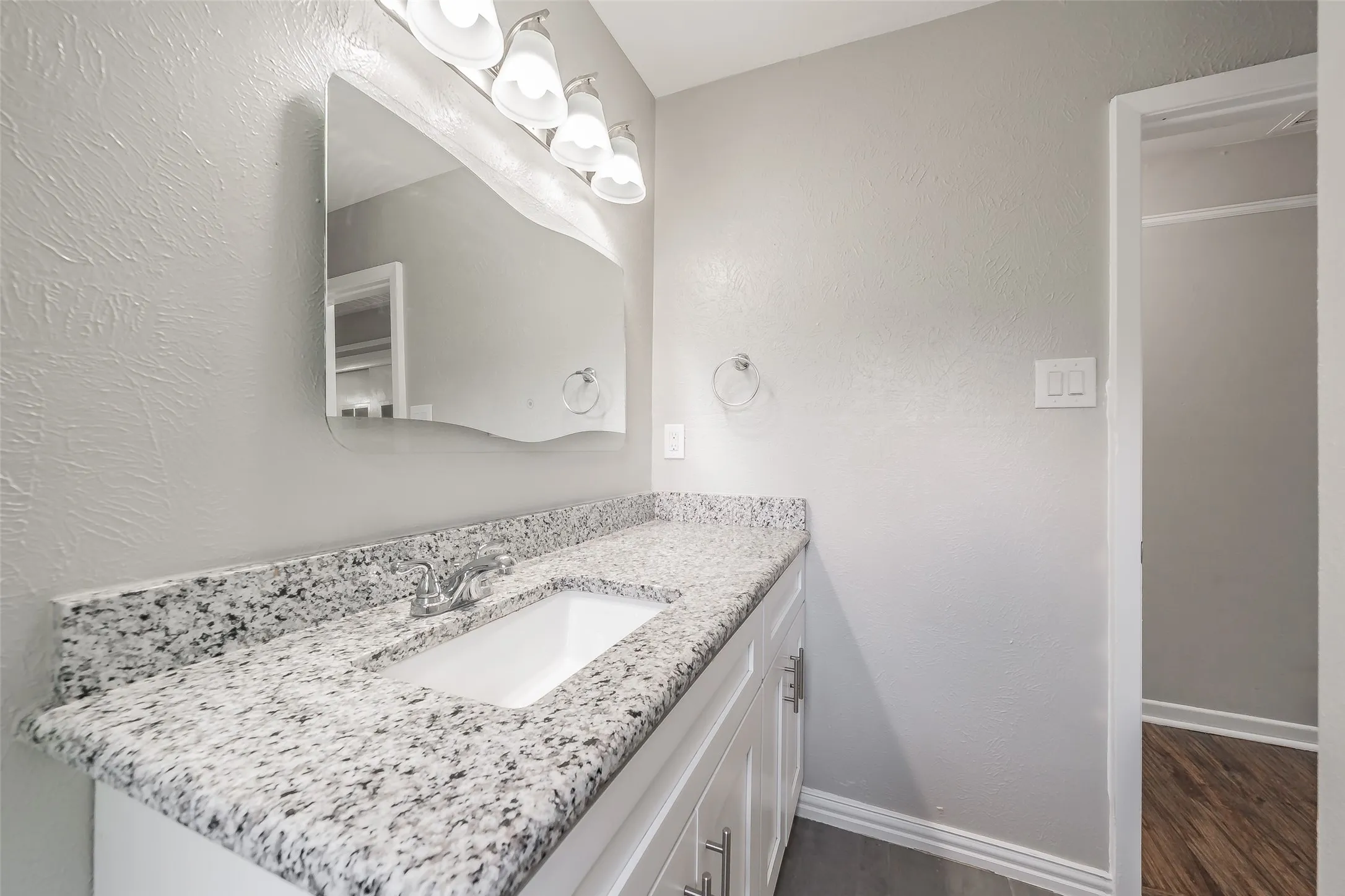 Single Family Residence For Sale in Tarrant County , 6721 Cylinda Sue Circle, North Richland Hills, Texas 76180, 3 Bedroom, 2 Bathroom, 2 Garage spaces, 1,578 Sqft, built in 1958, mls#21346581, Real Estate Agent in North Richland Hills, Homes For Sale in Tarrant county, Homes For Sale in North Richland Hills, Realtor in North Richland Hills Texas, Real Estate Brokerage Independent Realty Texas, Luminita Cordes Realtor