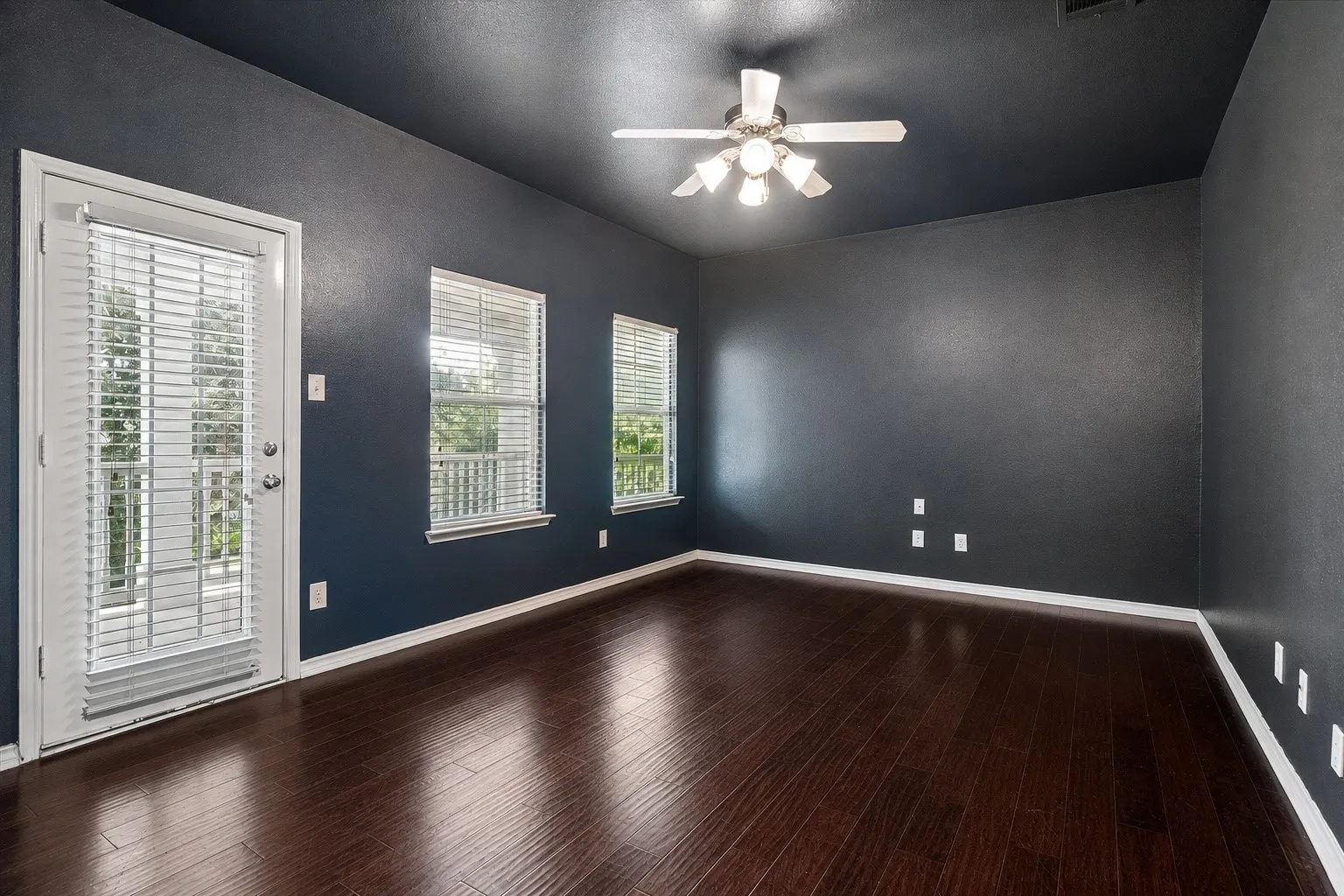 Single Family Residence For Sale in Denton County , 1145 King George Lane, Savannah, Texas 76227, 3 Bedroom, 3 Bathroom, 2 Garage spaces, 2,123 Sqft, built in 2008, mls#21346480, Real Estate Agent in Savannah, Homes For Sale in Denton county, Homes For Sale in Savannah, Realtor in Savannah Texas, Real Estate Brokerage Independent Realty Texas, Luminita Cordes Realtor