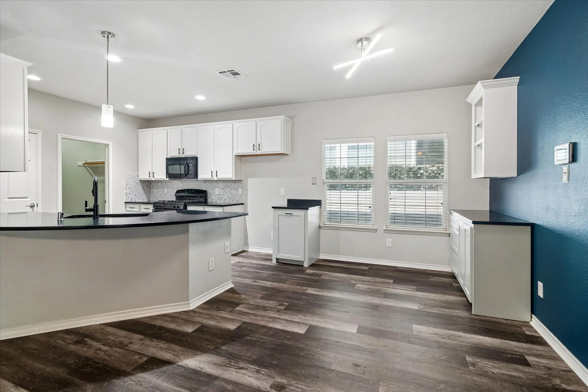 Single Family Residence For Sale in Denton County , 1145 King George Lane, Savannah, Texas 76227, 3 Bedroom, 3 Bathroom, 2 Garage spaces, 2,123 Sqft, built in 2008, mls#21346480, Real Estate Agent in Savannah, Homes For Sale in Denton county, Homes For Sale in Savannah, Realtor in Savannah Texas, Real Estate Brokerage Independent Realty Texas, Luminita Cordes Realtor