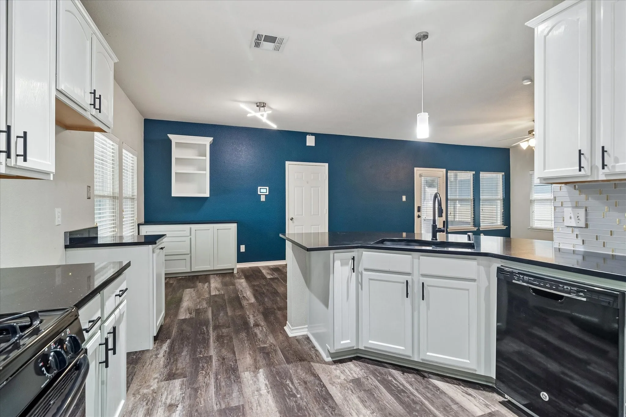 Single Family Residence For Sale in Denton County , 1145 King George Lane, Savannah, Texas 76227, 3 Bedroom, 3 Bathroom, 2 Garage spaces, 2,123 Sqft, built in 2008, mls#21346480, Real Estate Agent in Savannah, Homes For Sale in Denton county, Homes For Sale in Savannah, Realtor in Savannah Texas, Real Estate Brokerage Independent Realty Texas, Luminita Cordes Realtor