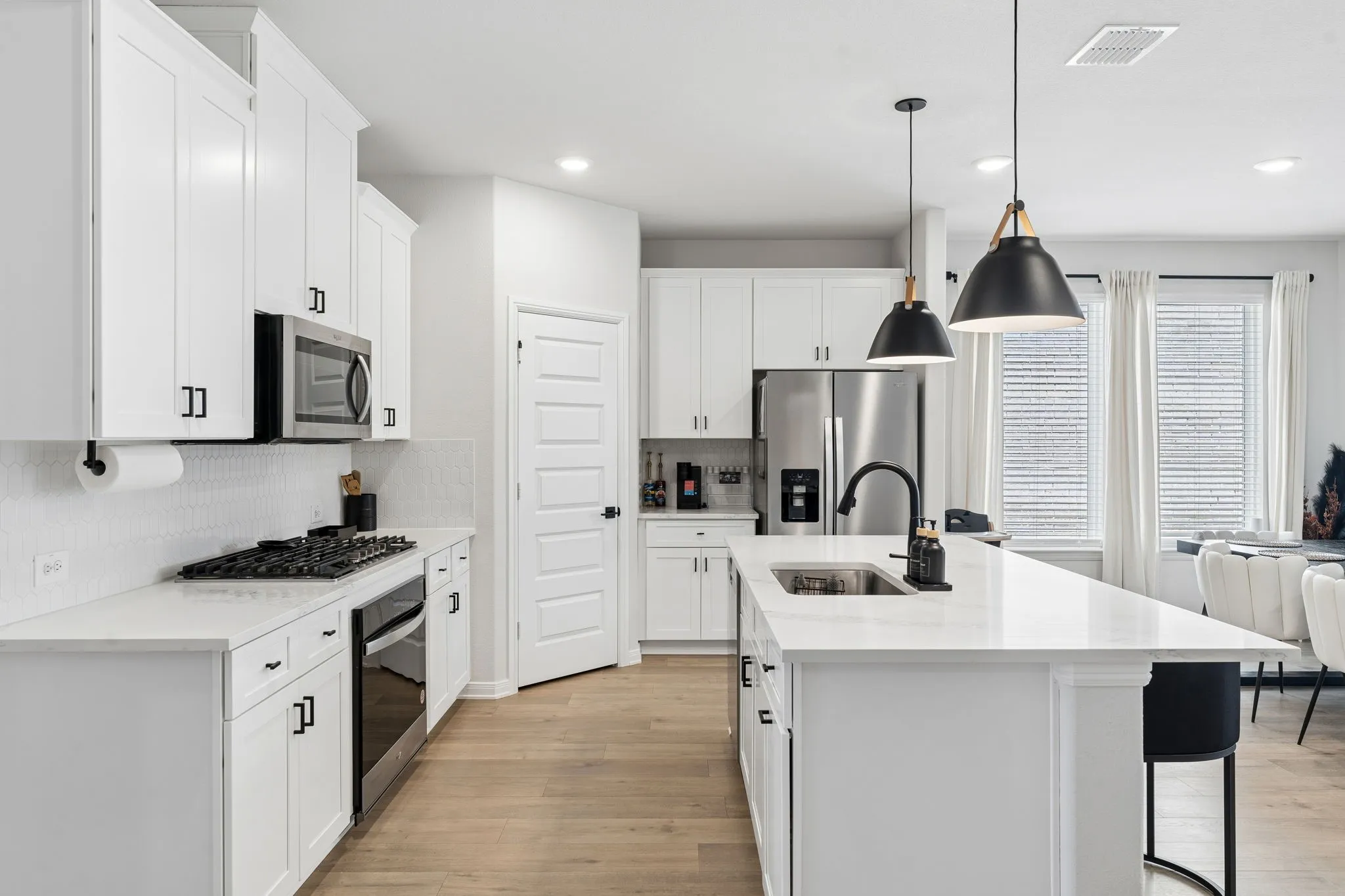 Single Family Residence For Sale in Denton County , 4121 Blackbird Avenue, Little Elm, Texas 75068, 4 Bedroom, 3 Bathroom, 2 Garage spaces, 2,813 Sqft, built in 2024, mls#21342885, Real Estate Agent in Little Elm, Homes For Sale in Denton county, Homes For Sale in Little Elm, Realtor in Little Elm Texas, Real Estate Brokerage Independent Realty Texas, Luminita Cordes Realtor
