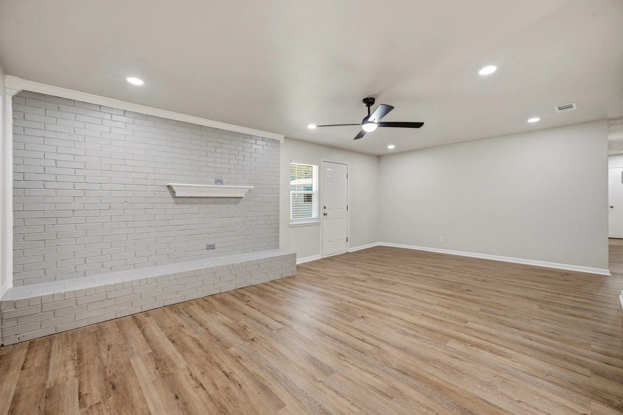Single Family Residence For Sale in Erath County , 1085 W Park Street, Stephenville, Texas 76401, 3 Bedroom, 2 Bathroom, 2 Garage spaces, 1,520 Sqft, built in 1971, mls#21345778, Real Estate Agent in Stephenville, Homes For Sale in Erath county, Homes For Sale in Stephenville, Realtor in Stephenville Texas, Real Estate Brokerage Independent Realty Texas, Luminita Cordes Realtor