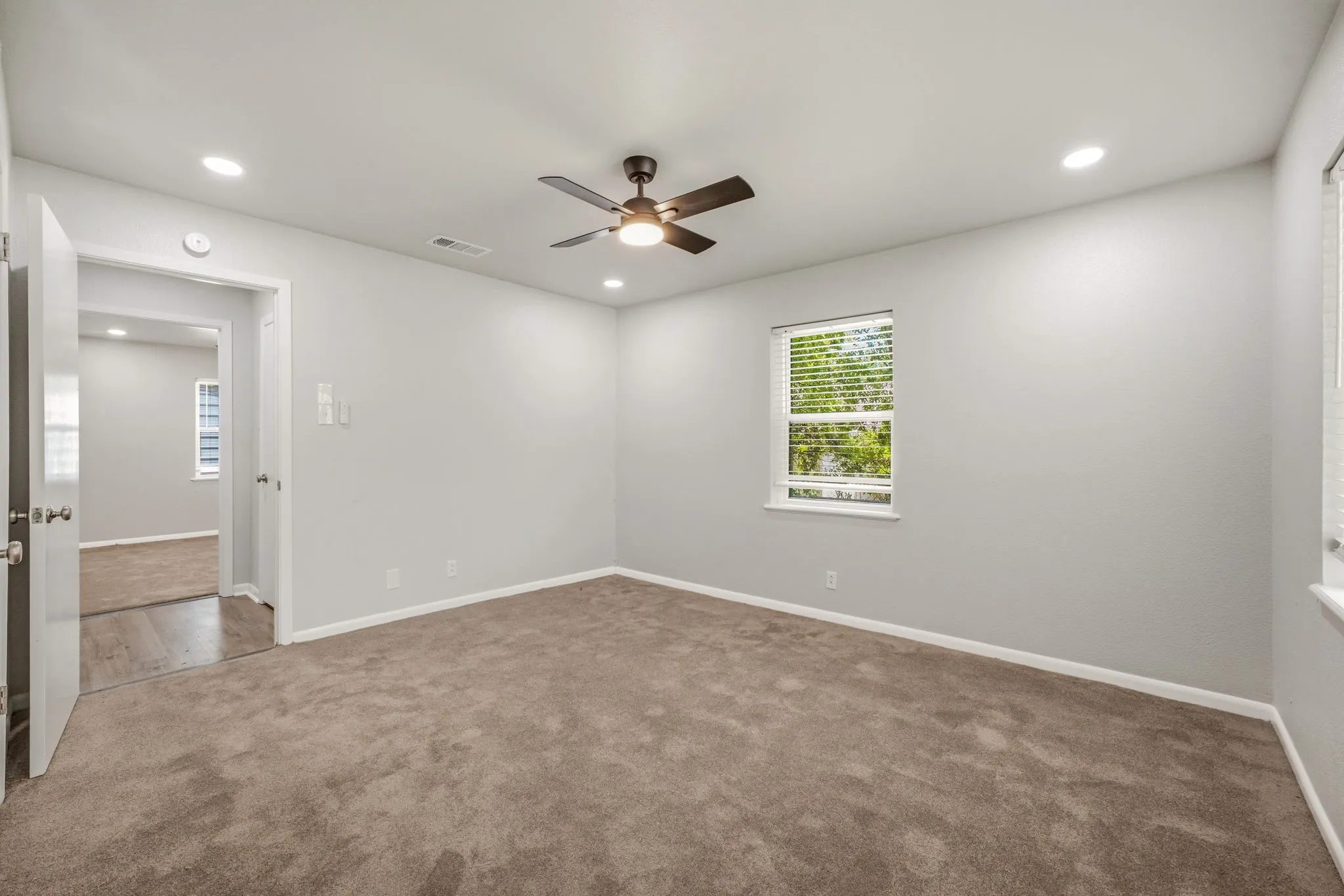 Single Family Residence For Sale in Erath County , 1085 W Park Street, Stephenville, Texas 76401, 3 Bedroom, 2 Bathroom, 2 Garage spaces, 1,520 Sqft, built in 1971, mls#21345778, Real Estate Agent in Stephenville, Homes For Sale in Erath county, Homes For Sale in Stephenville, Realtor in Stephenville Texas, Real Estate Brokerage Independent Realty Texas, Luminita Cordes Realtor